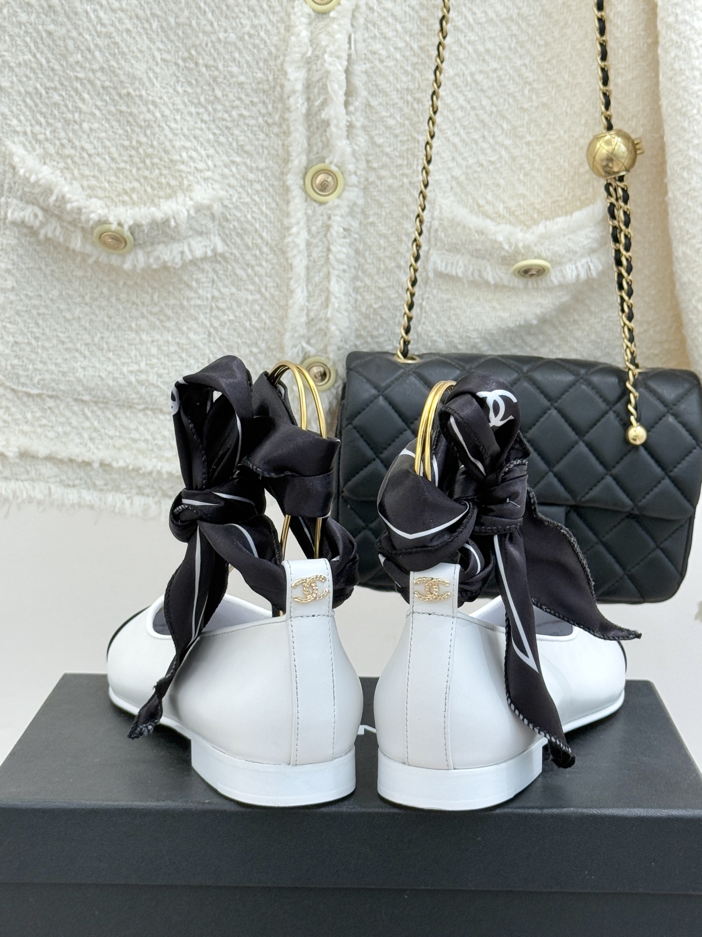 CHANE*｜小香26C新品双C丝带平底玛丽珍鞋藏着少女感与优雅感的双重惊艳以丝带设计打破经典边界双元素