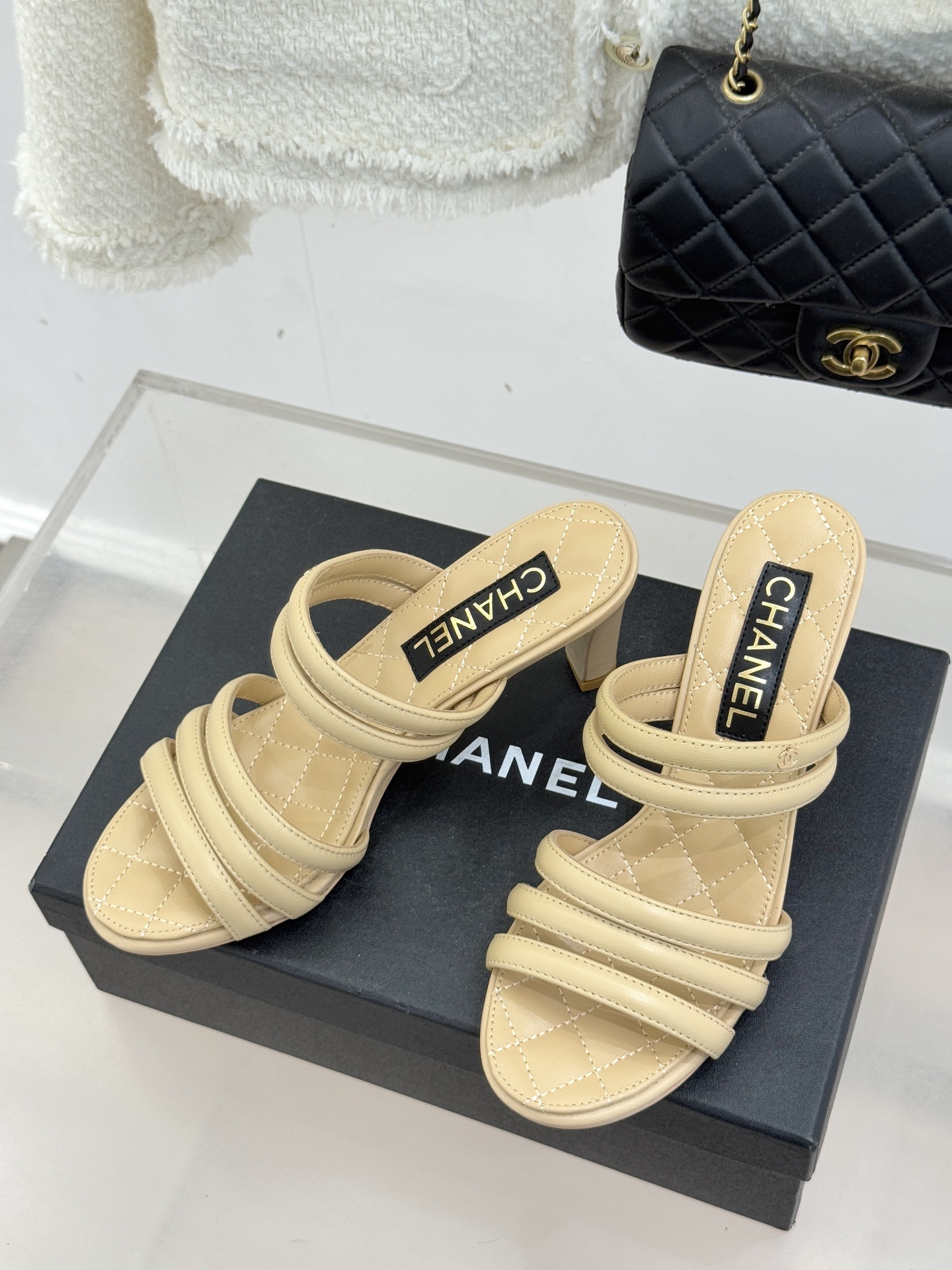 CHANE*｜小香26C早春新品双C细带拖鞋凝萃法式奢雅与早春松弛感以经典标识焕新慵懒格调三种跟高精准适