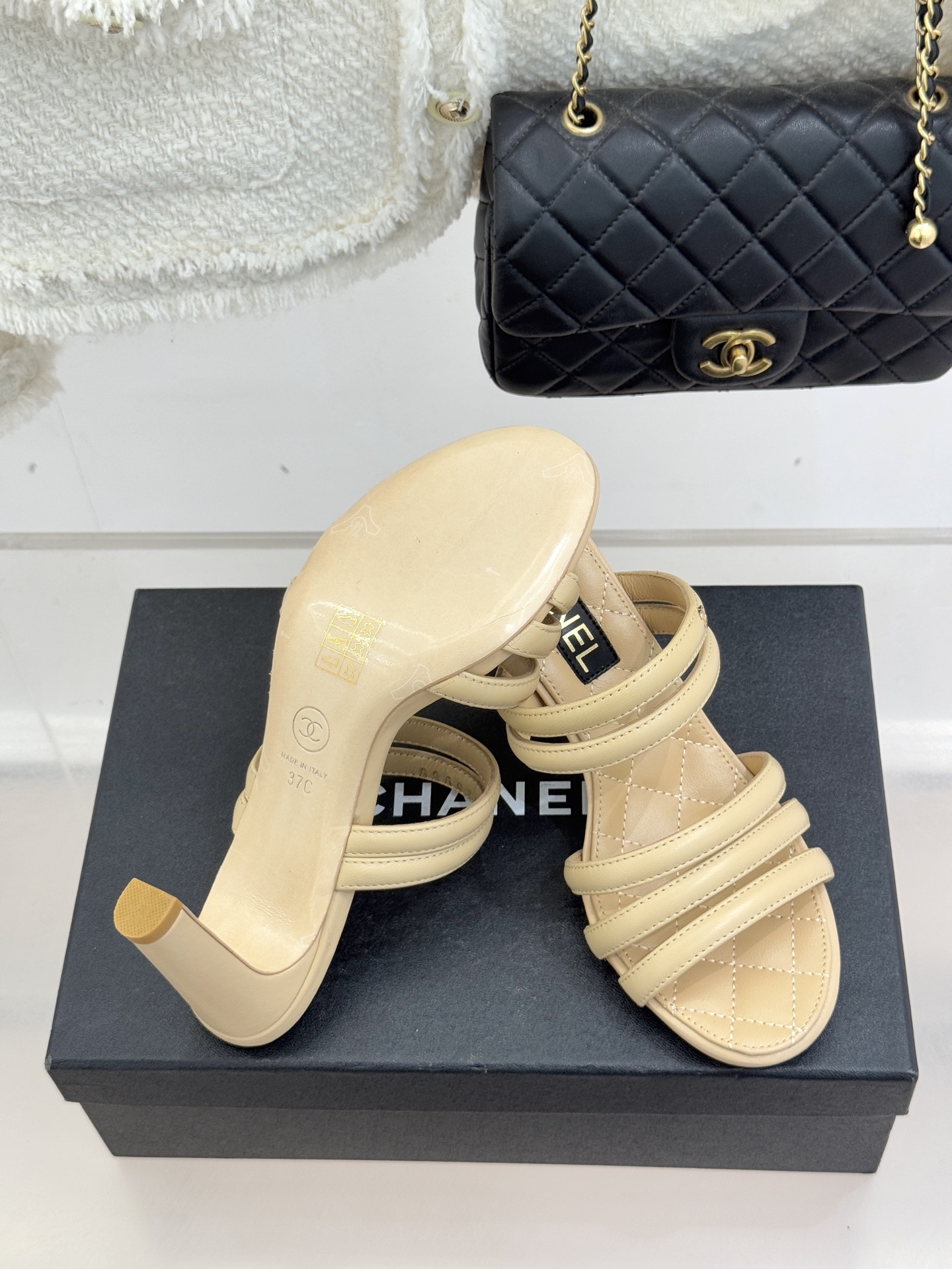 CHANE*｜小香26C早春新品双C细带拖鞋凝萃法式奢雅与早春松弛感以经典标识焕新慵懒格调三种跟高精准适