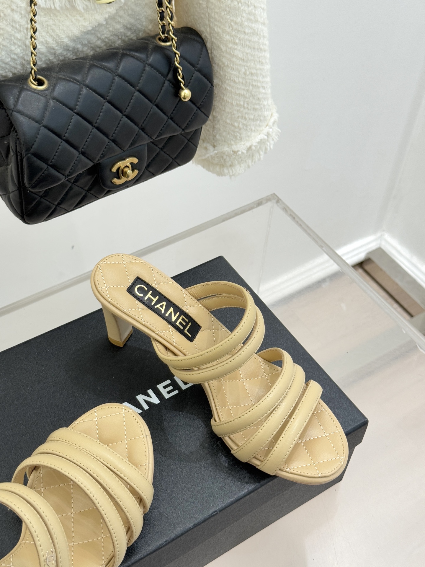 CHANE*｜小香26C早春新品双C细带拖鞋凝萃法式奢雅与早春松弛感以经典标识焕新慵懒格调三种跟高精准适