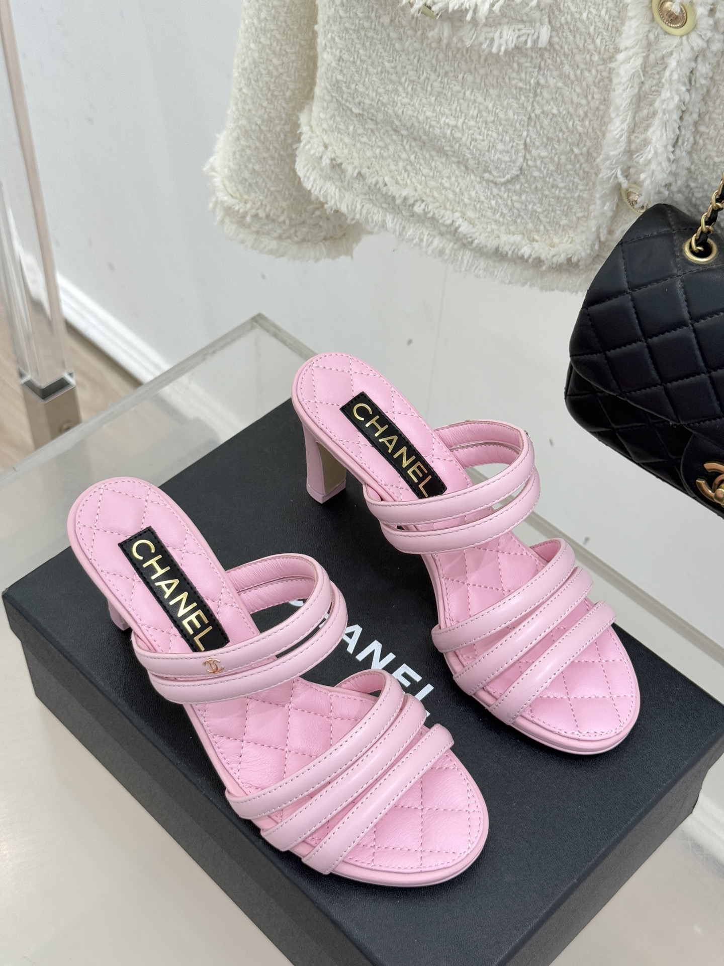 CHANE*｜小香26C早春新品双C细带拖鞋凝萃法式奢雅与早春松弛感以经典标识焕新慵懒格调三种跟高精准适