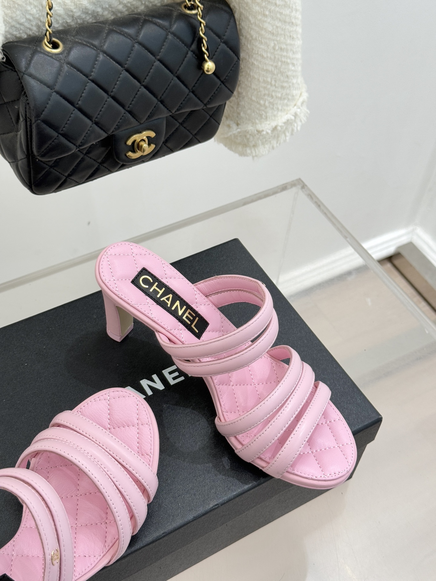 CHANE*｜小香26C早春新品双C细带拖鞋凝萃法式奢雅与早春松弛感以经典标识焕新慵懒格调三种跟高精准适