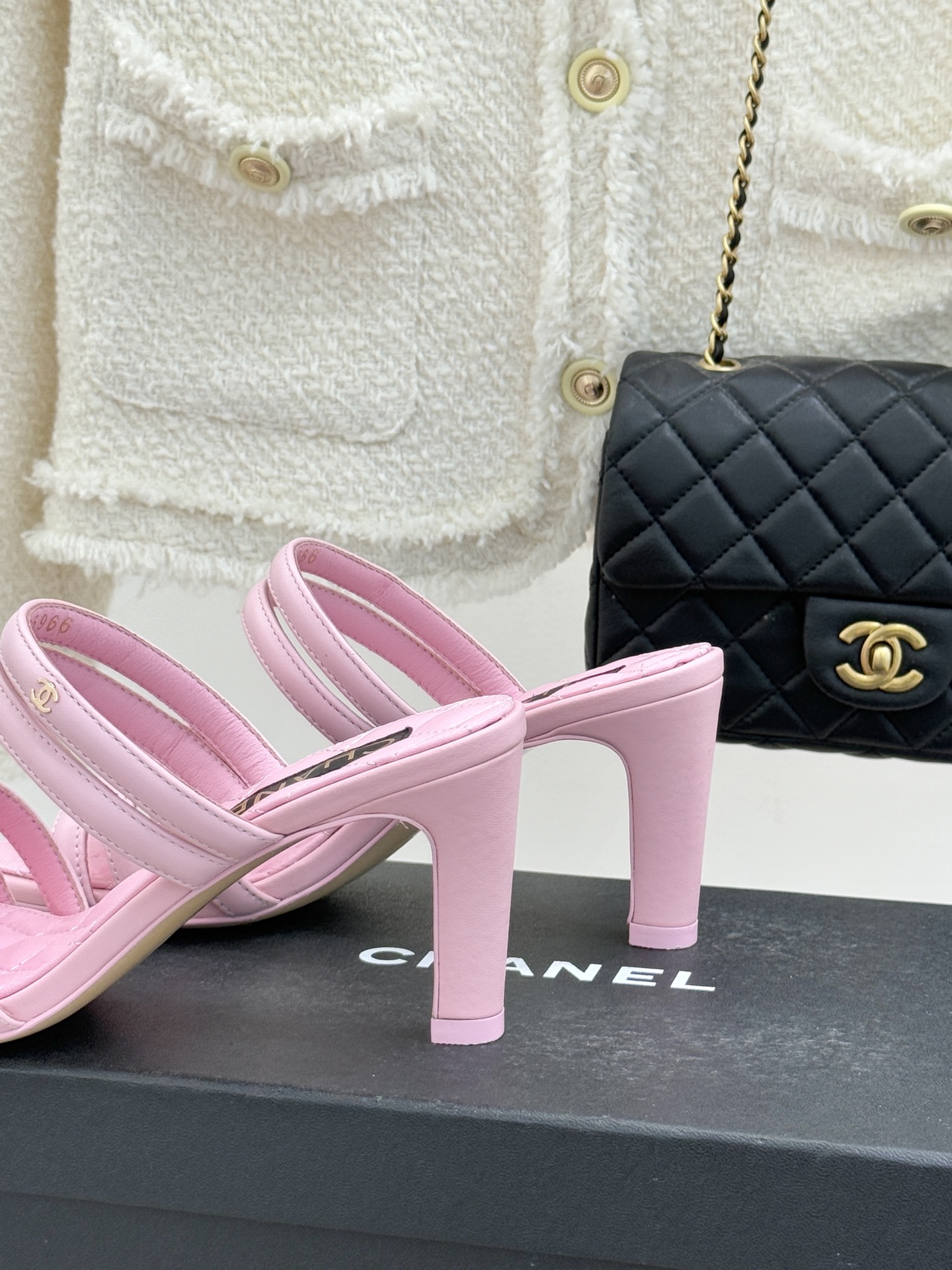 CHANE*｜小香26C早春新品双C细带拖鞋凝萃法式奢雅与早春松弛感以经典标识焕新慵懒格调三种跟高精准适