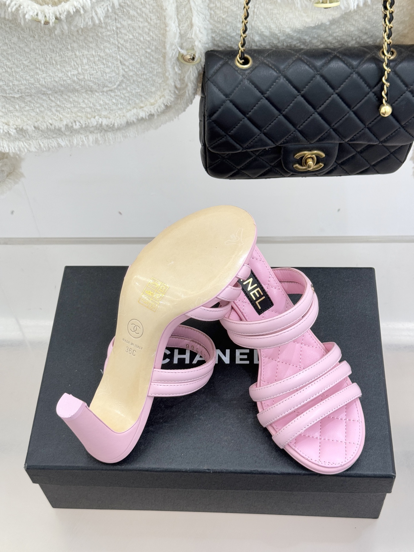 CHANE*｜小香26C早春新品双C细带拖鞋凝萃法式奢雅与早春松弛感以经典标识焕新慵懒格调三种跟高精准适