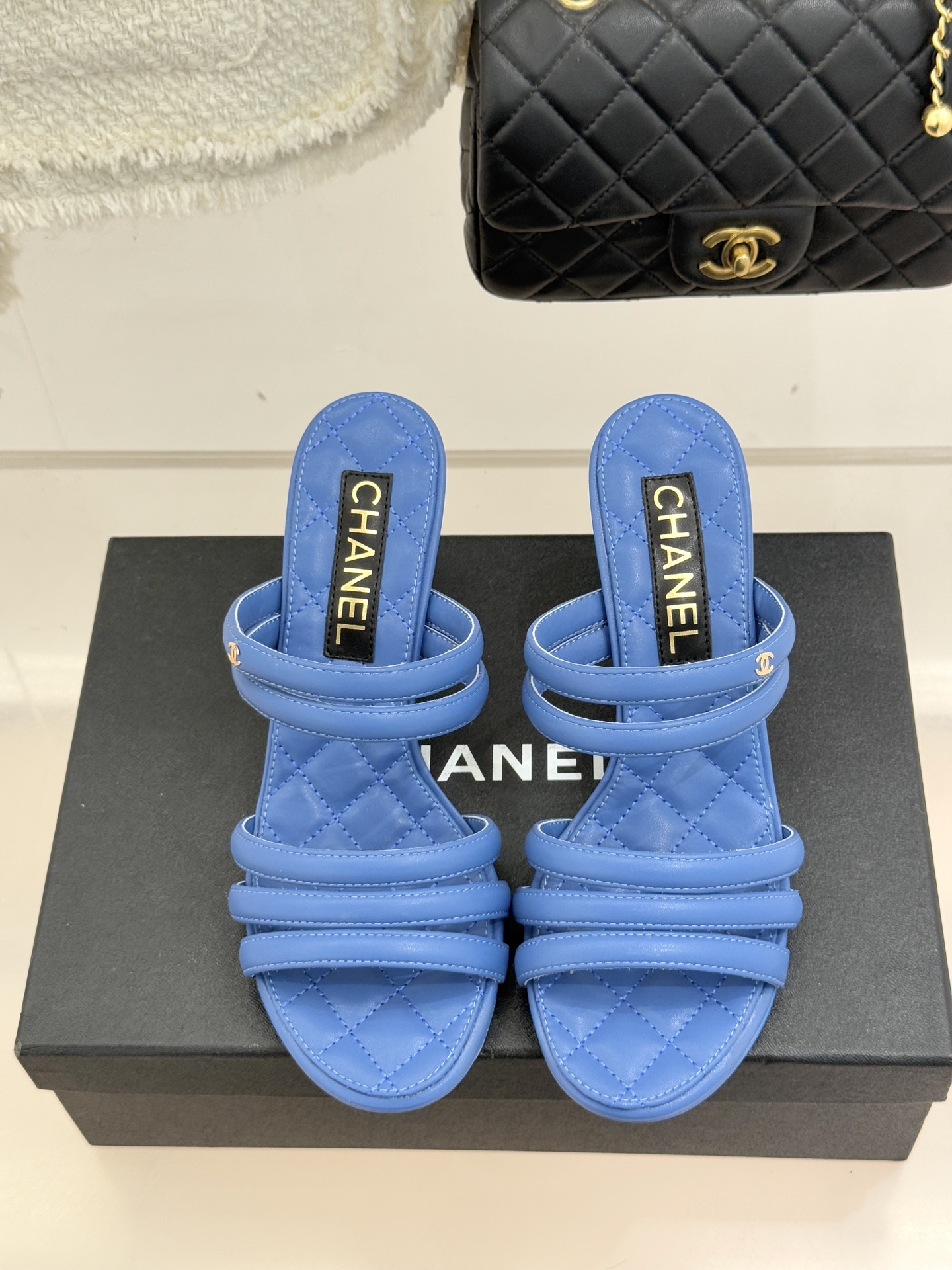 CHANE*｜小香26C早春新品双C细带拖鞋凝萃法式奢雅与早春松弛感以经典标识焕新慵懒格调三种跟高精准适