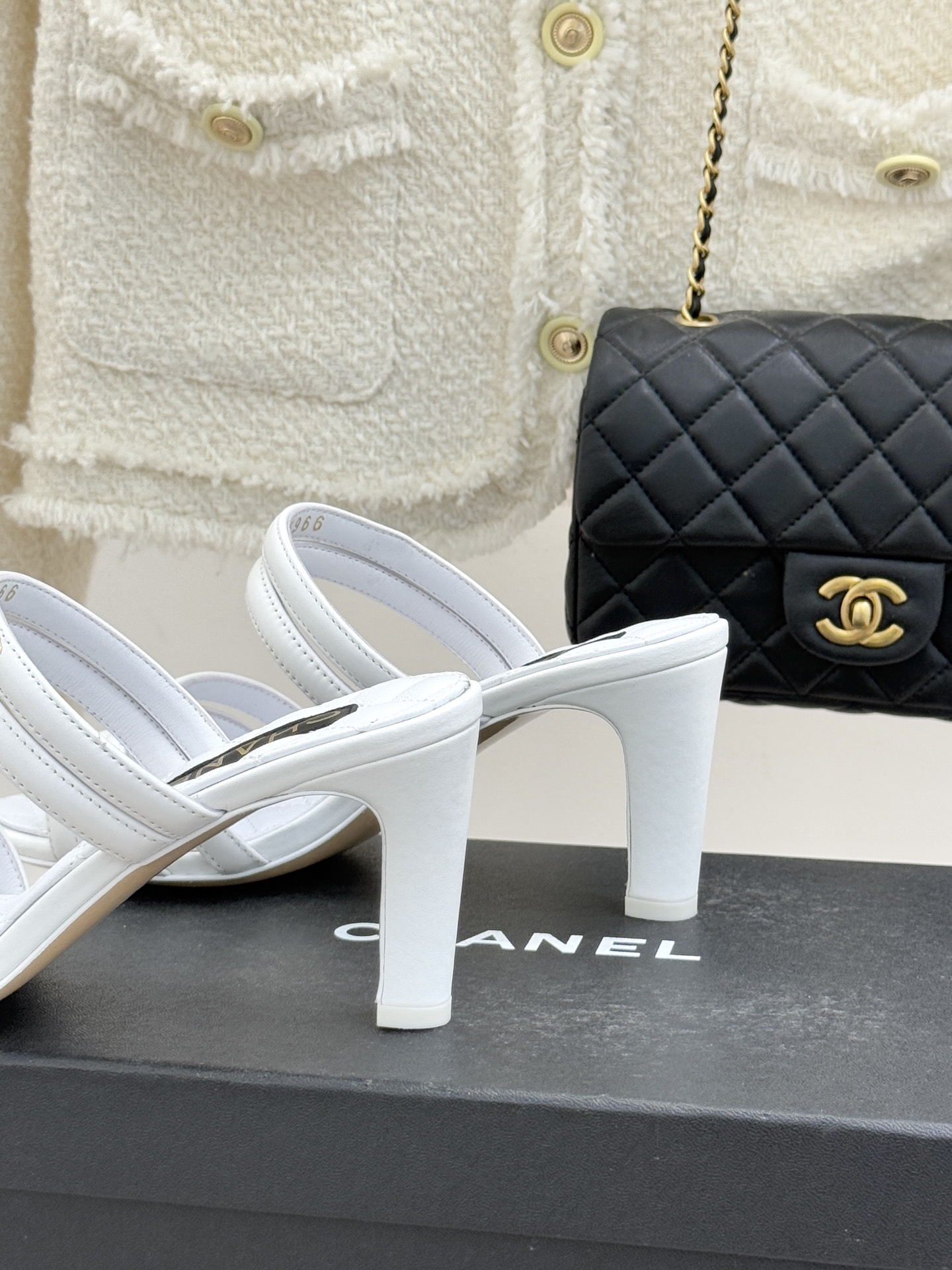 CHANE*｜小香26C早春新品双C细带拖鞋凝萃法式奢雅与早春松弛感以经典标识焕新慵懒格调三种跟高精准适