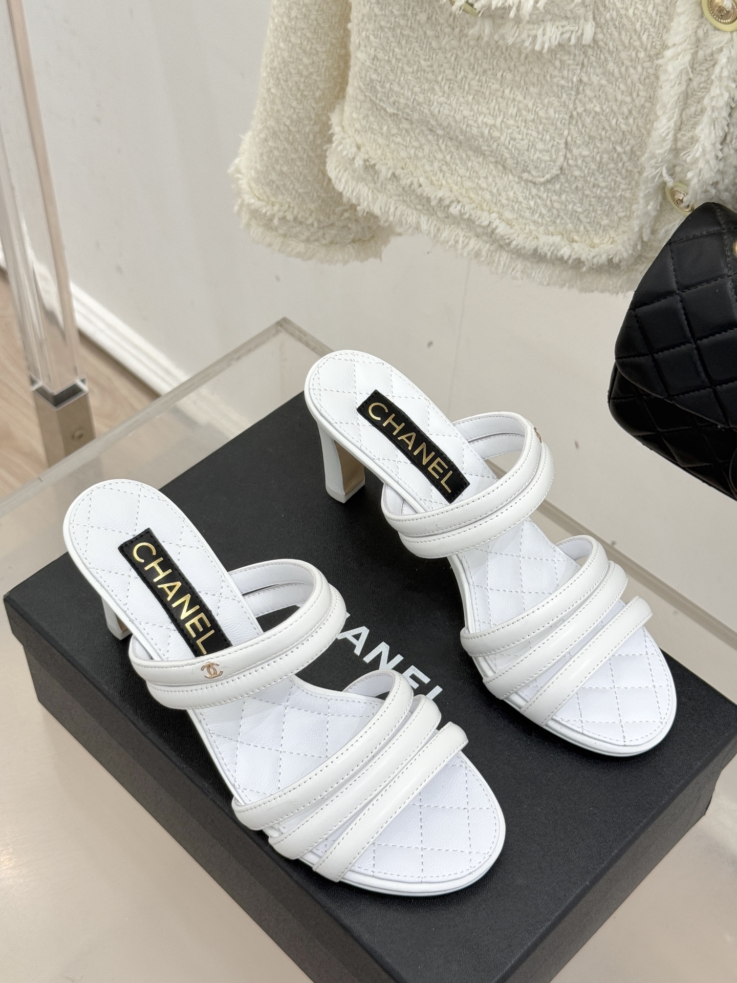 CHANE*｜小香26C早春新品双C细带拖鞋凝萃法式奢雅与早春松弛感以经典标识焕新慵懒格调三种跟高精准适