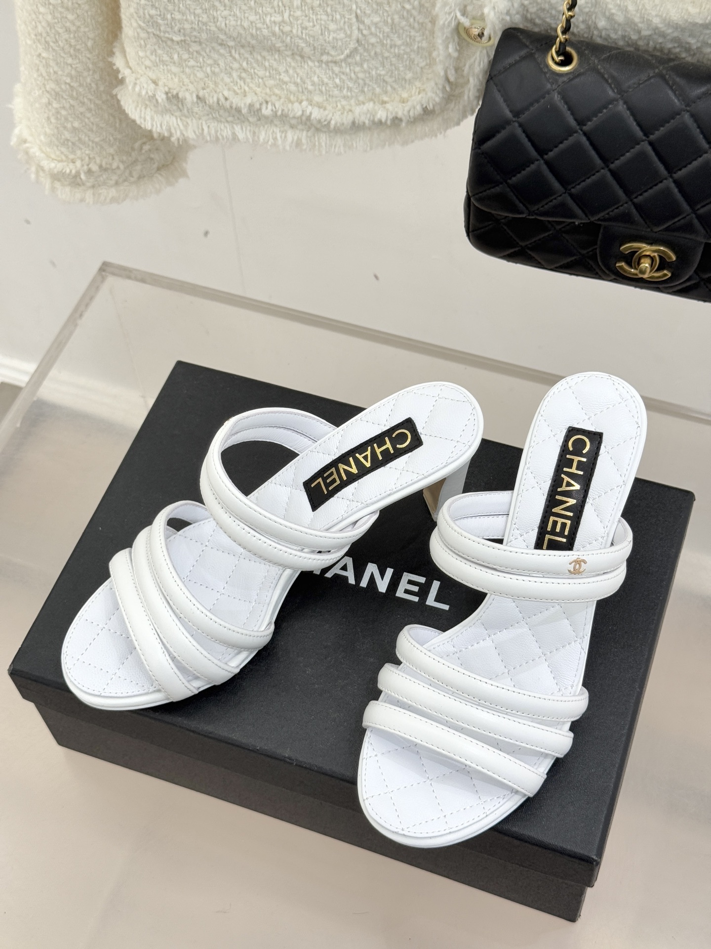 CHANE*｜小香26C早春新品双C细带拖鞋凝萃法式奢雅与早春松弛感以经典标识焕新慵懒格调三种跟高精准适