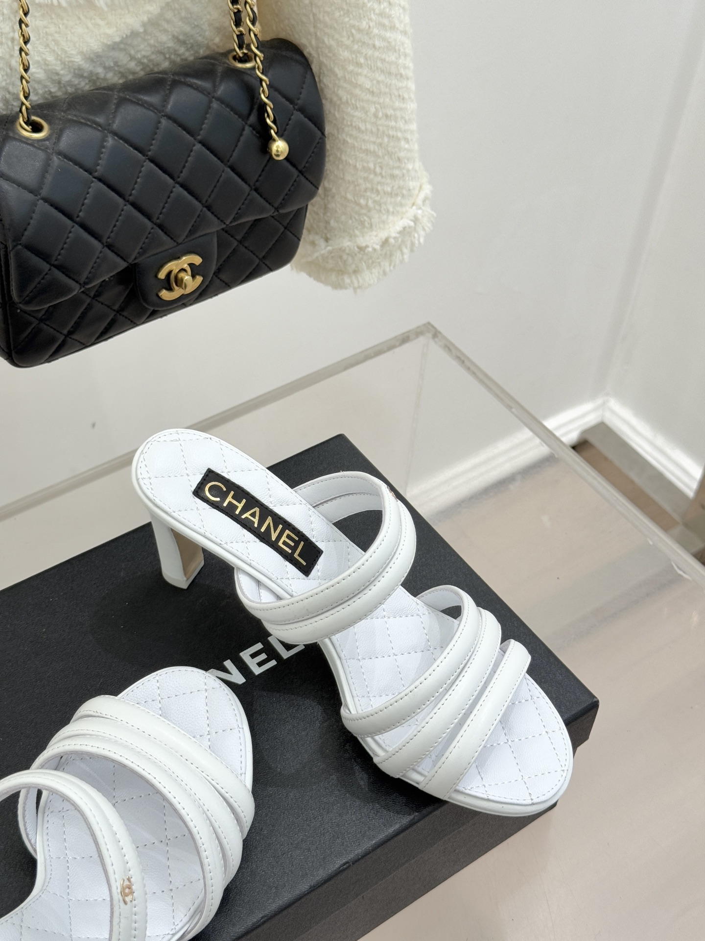 CHANE*｜小香26C早春新品双C细带拖鞋凝萃法式奢雅与早春松弛感以经典标识焕新慵懒格调三种跟高精准适