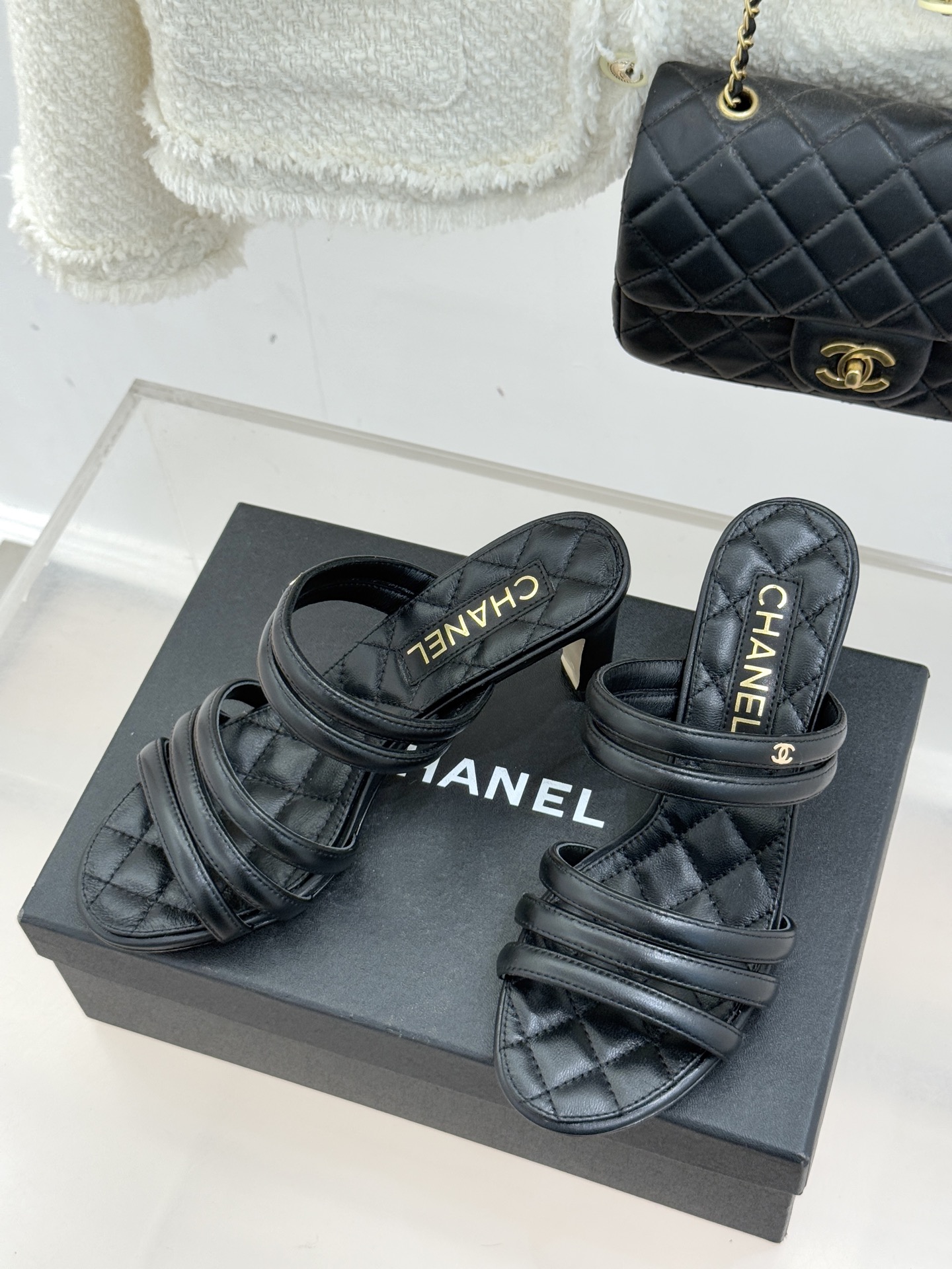 CHANE*｜小香26C早春新品双C细带拖鞋凝萃法式奢雅与早春松弛感以经典标识焕新慵懒格调三种跟高精准适