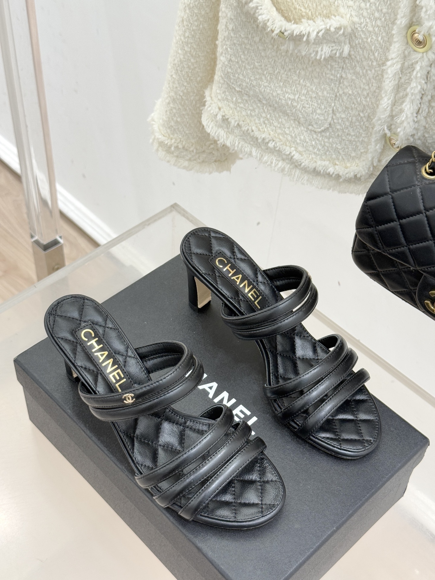 CHANE*｜小香26C早春新品双C细带拖鞋凝萃法式奢雅与早春松弛感以经典标识焕新慵懒格调三种跟高精准适