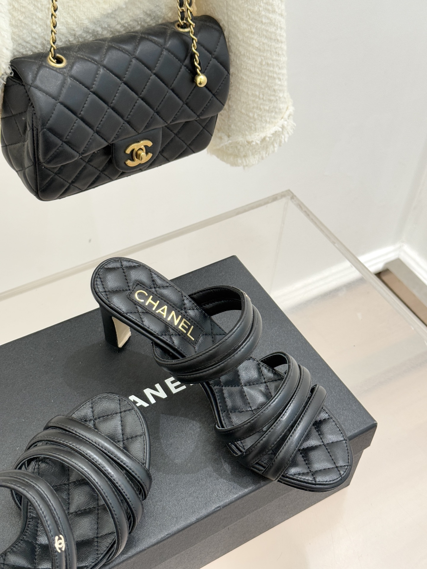 CHANE*｜小香26C早春新品双C细带拖鞋凝萃法式奢雅与早春松弛感以经典标识焕新慵懒格调三种跟高精准适