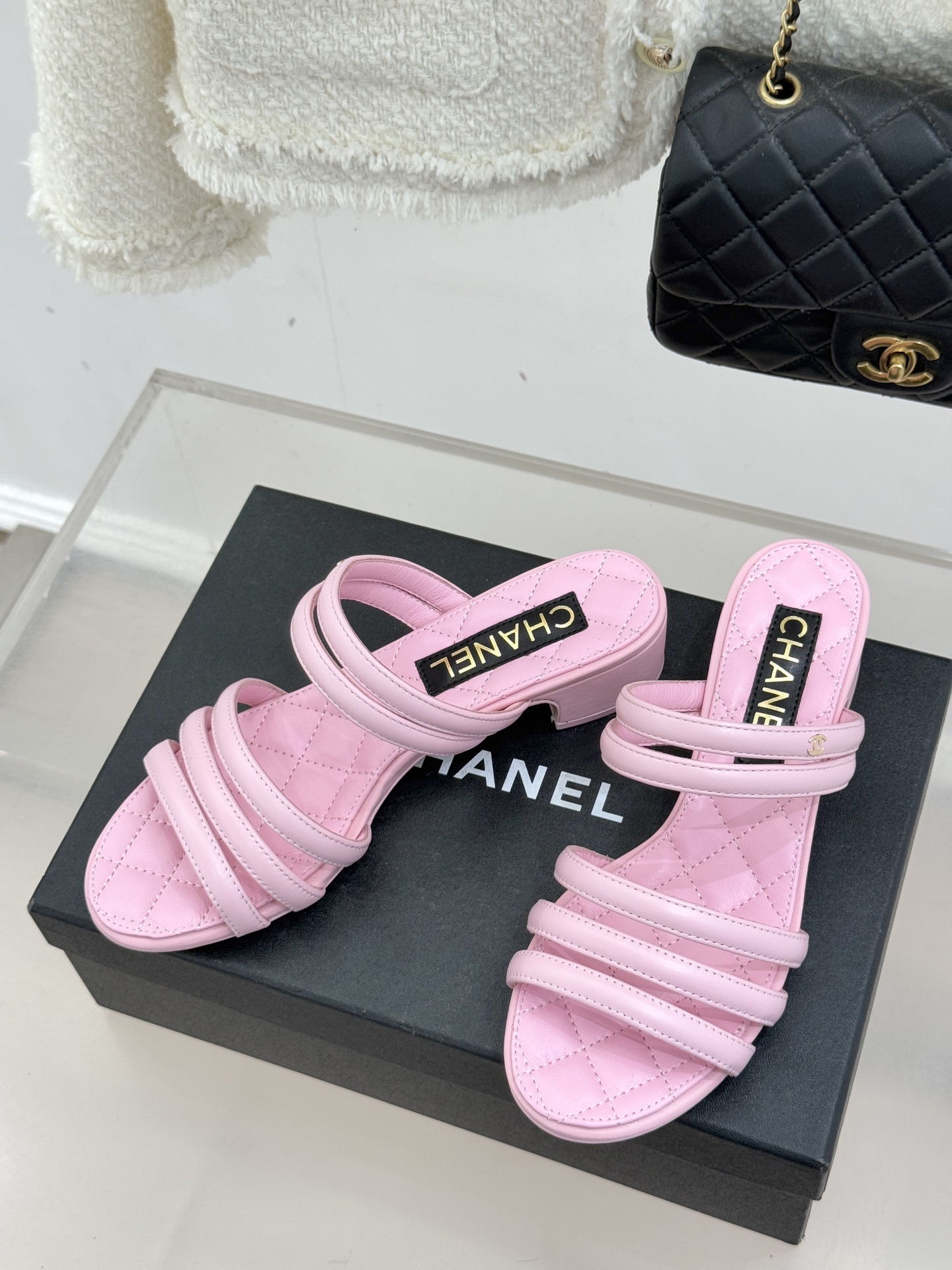 CHANE*｜小香26C早春新品双C细带拖鞋凝萃法式奢雅与早春松弛感以经典标识焕新慵懒格调三种跟高精准适