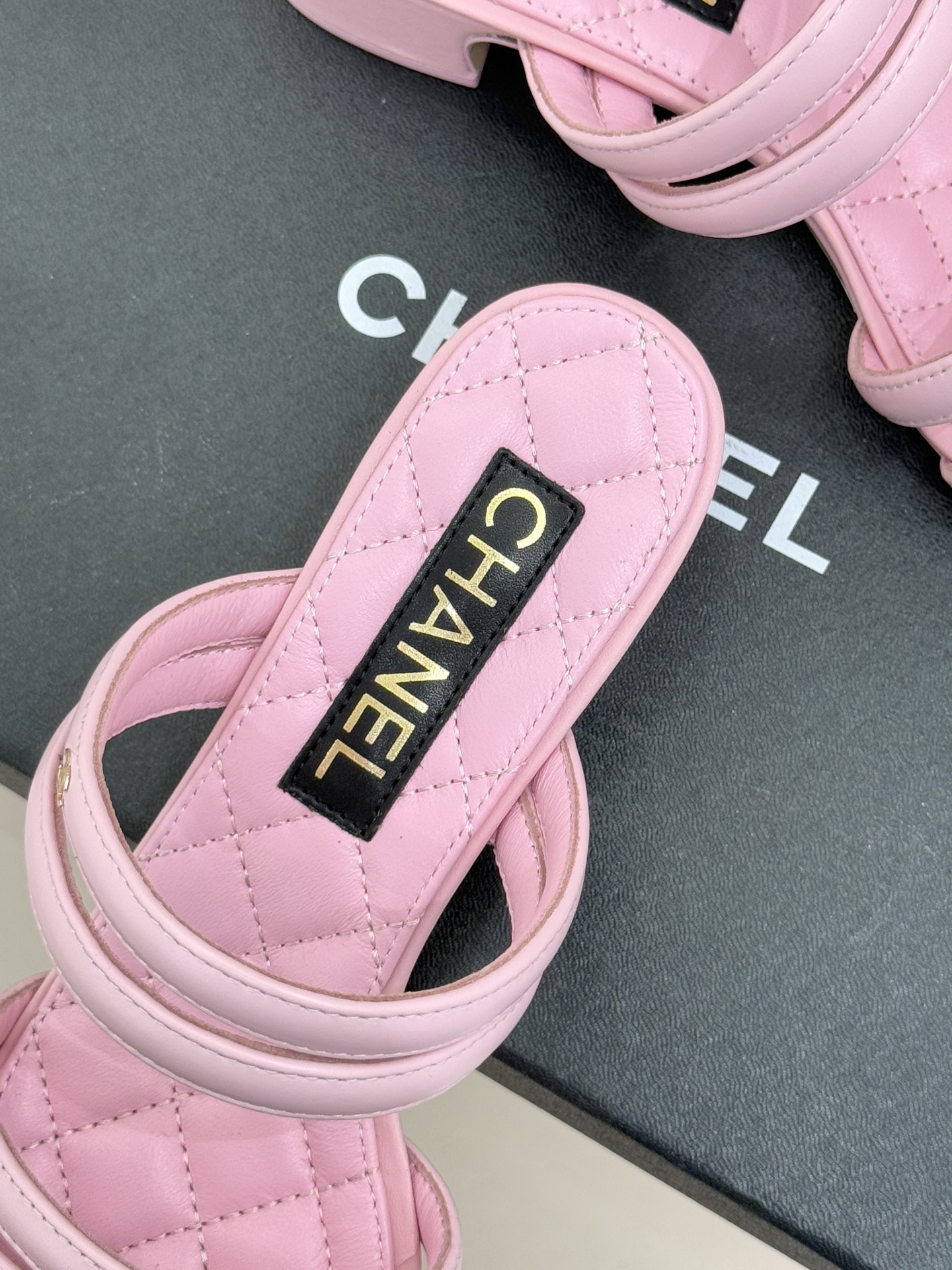 CHANE*｜小香26C早春新品双C细带拖鞋凝萃法式奢雅与早春松弛感以经典标识焕新慵懒格调三种跟高精准适