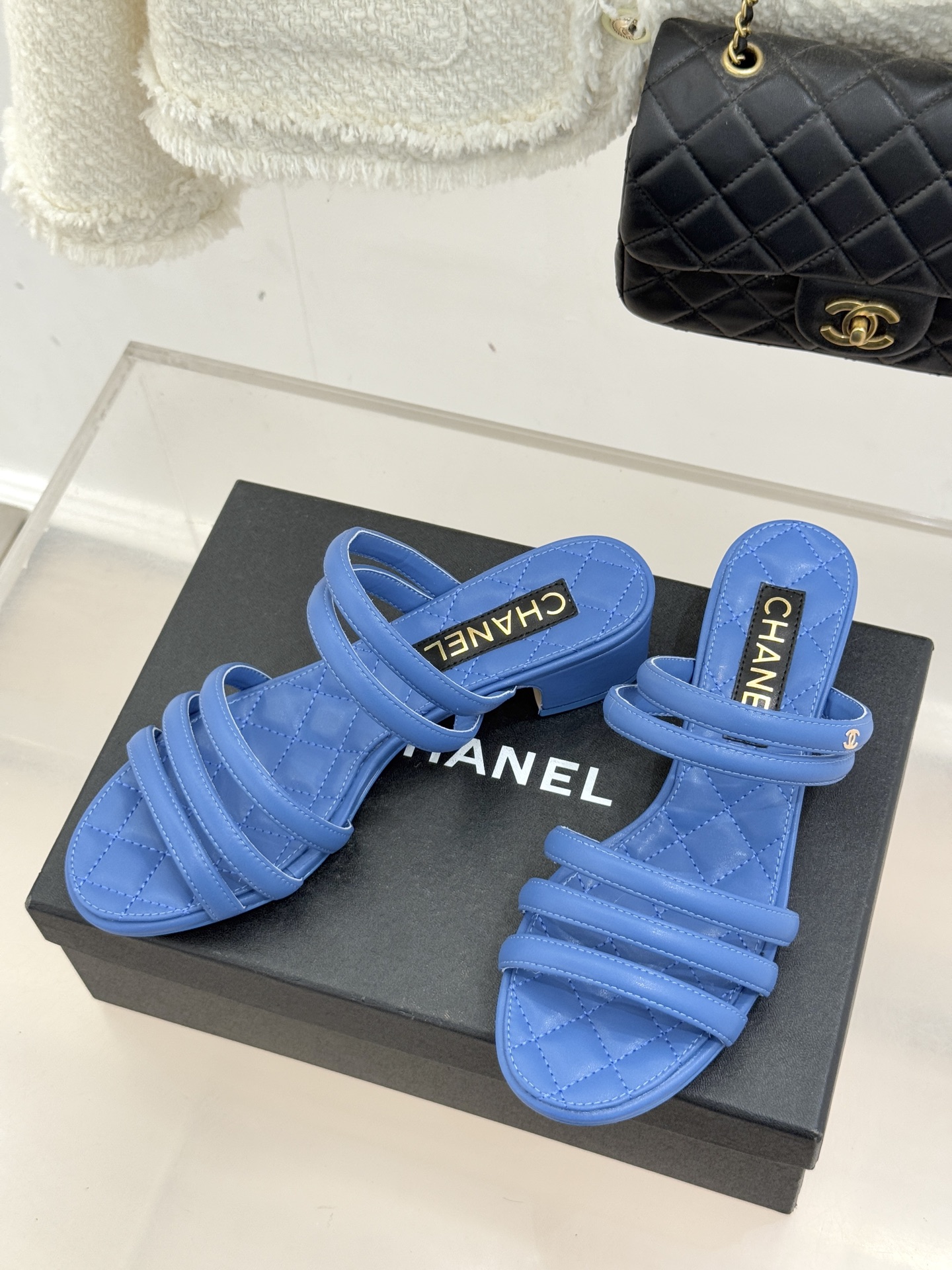 CHANE*｜小香26C早春新品双C细带拖鞋凝萃法式奢雅与早春松弛感以经典标识焕新慵懒格调三种跟高精准适