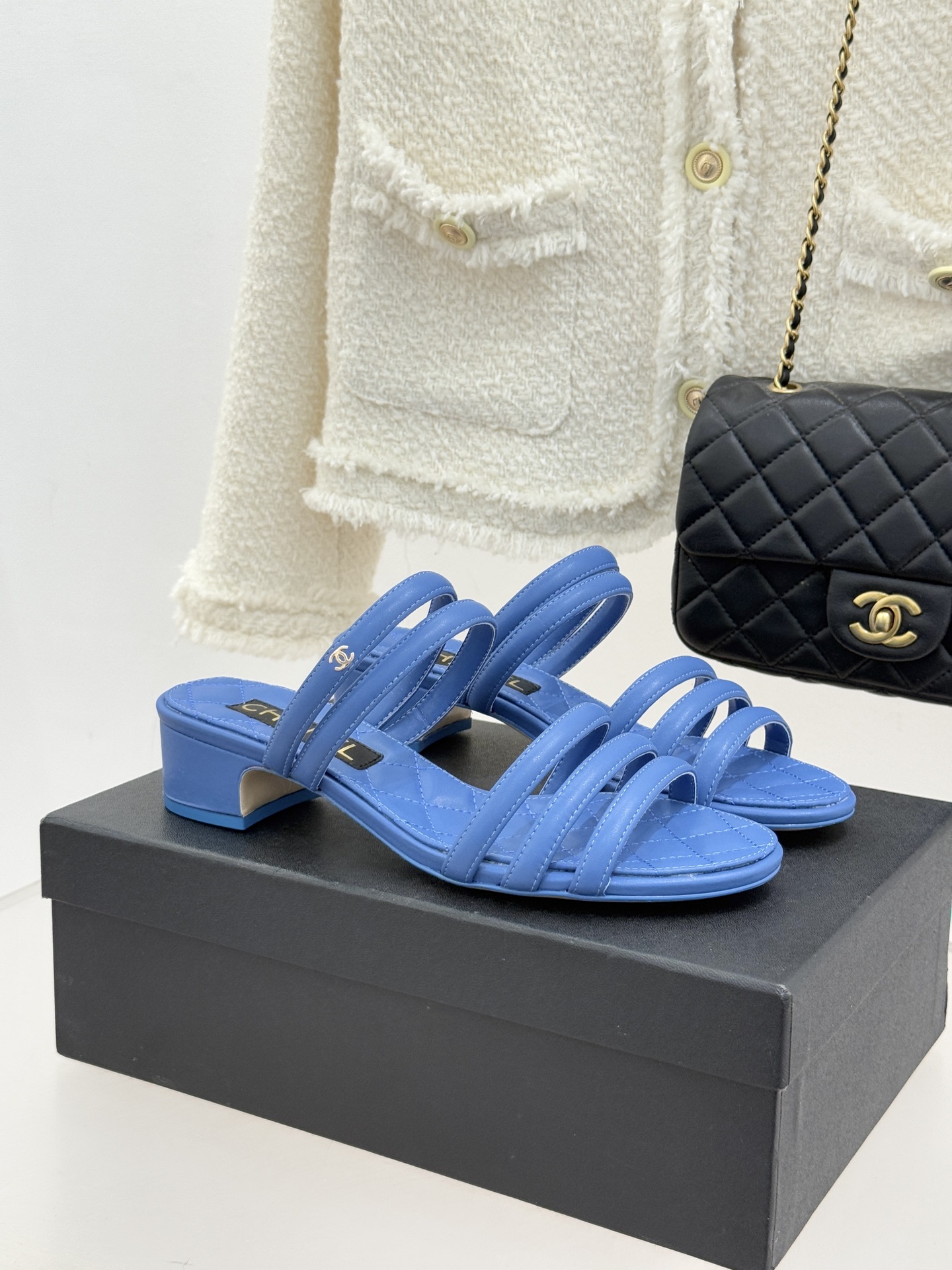 CHANE*｜小香26C早春新品双C细带拖鞋凝萃法式奢雅与早春松弛感以经典标识焕新慵懒格调三种跟高精准适