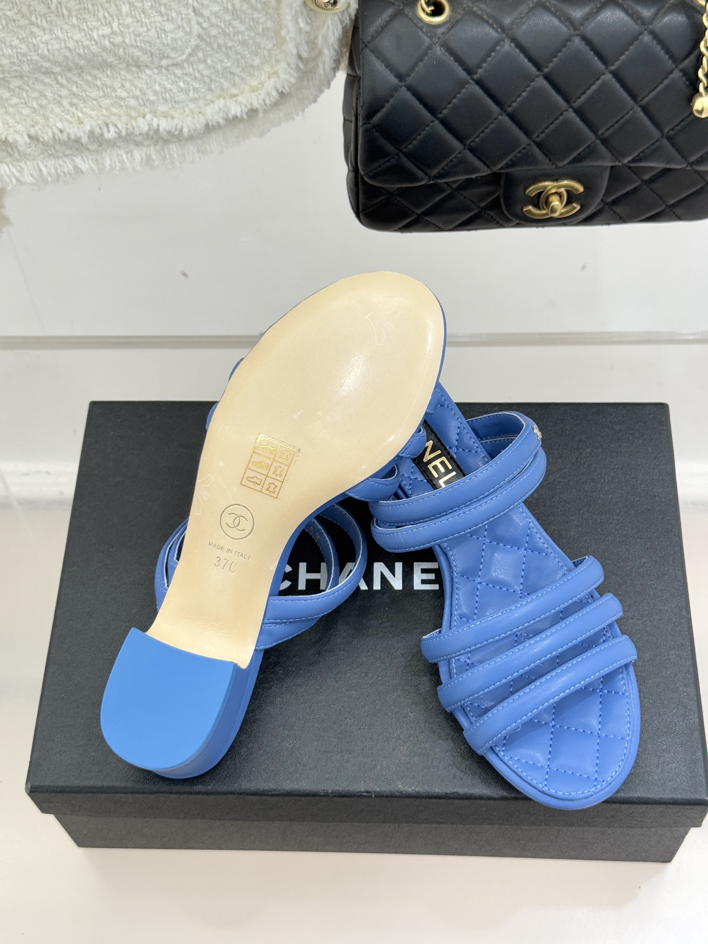 CHANE*｜小香26C早春新品双C细带拖鞋凝萃法式奢雅与早春松弛感以经典标识焕新慵懒格调三种跟高精准适