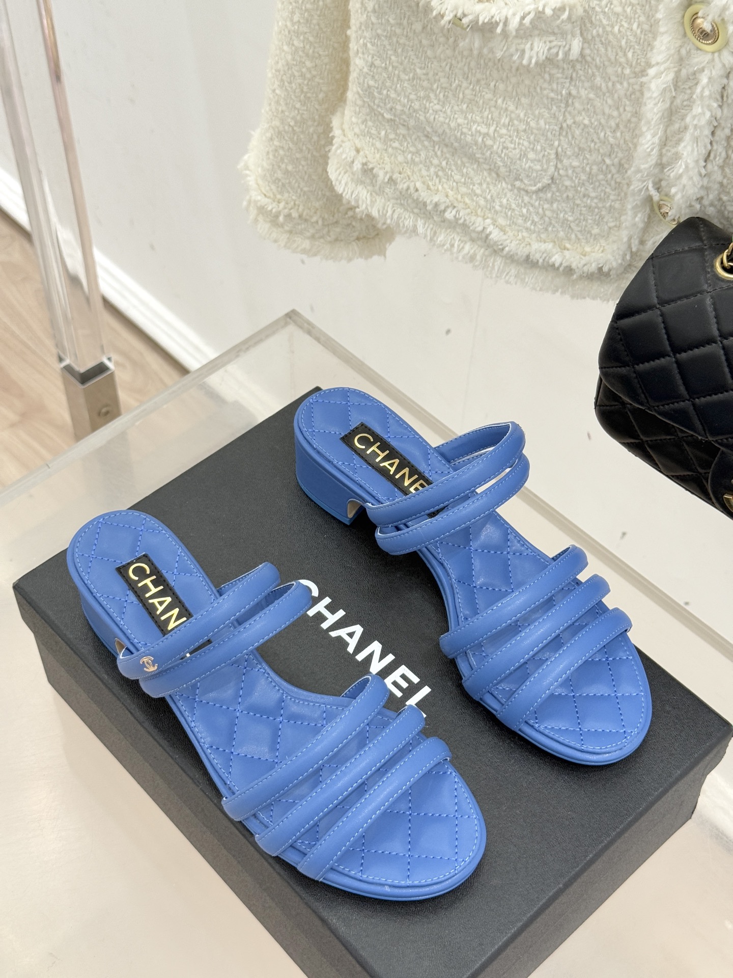 CHANE*｜小香26C早春新品双C细带拖鞋凝萃法式奢雅与早春松弛感以经典标识焕新慵懒格调三种跟高精准适