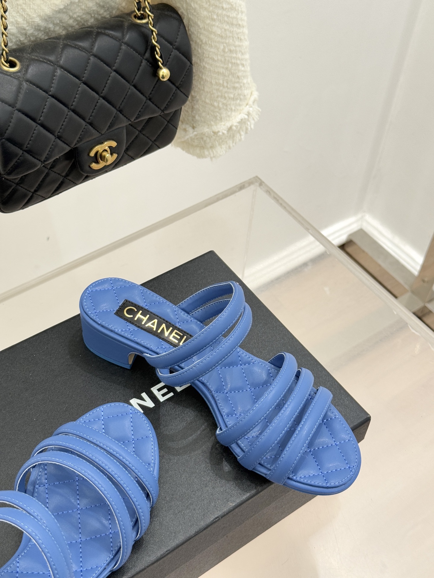 CHANE*｜小香26C早春新品双C细带拖鞋凝萃法式奢雅与早春松弛感以经典标识焕新慵懒格调三种跟高精准适