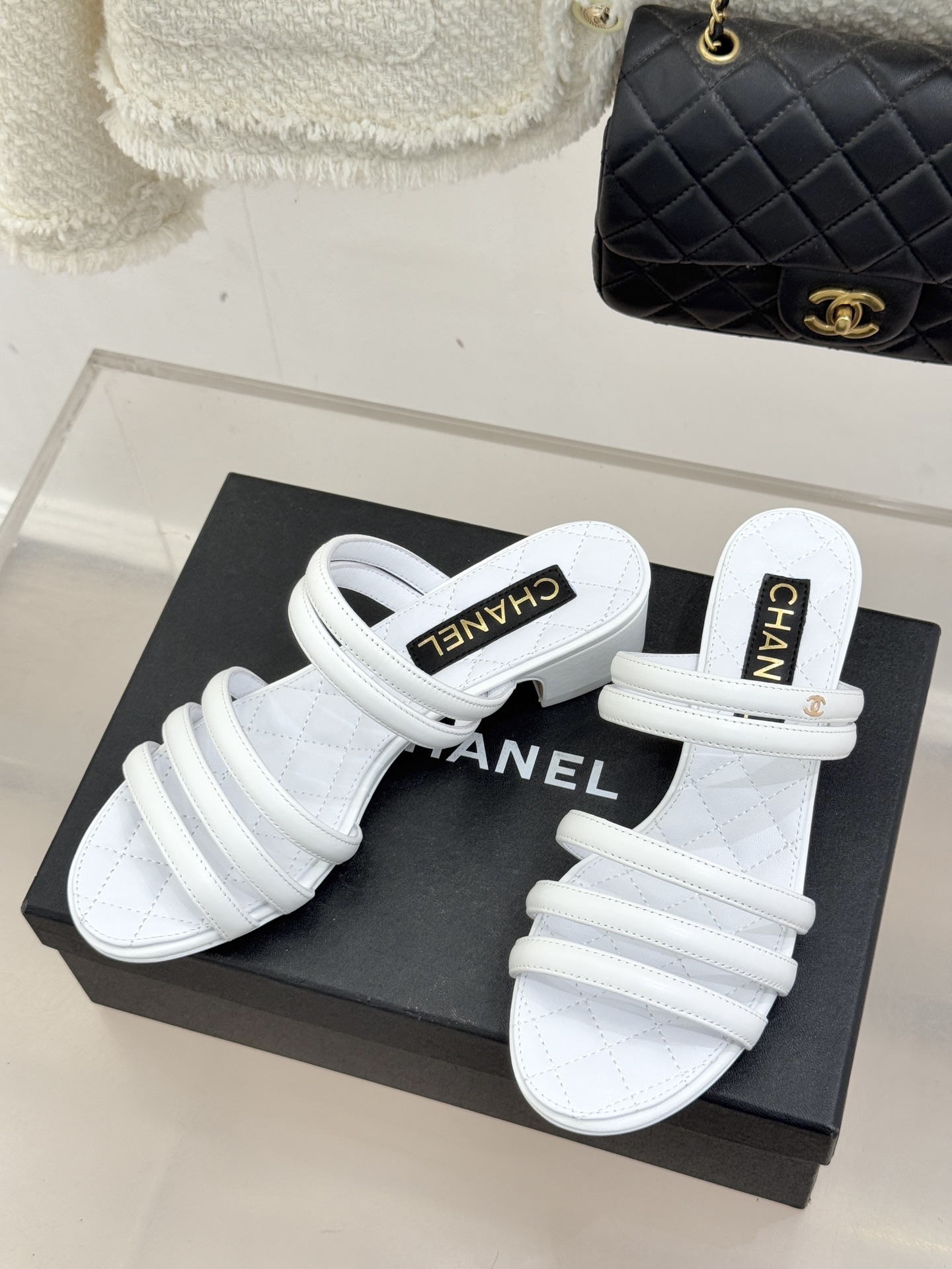 CHANE*｜小香26C早春新品双C细带拖鞋凝萃法式奢雅与早春松弛感以经典标识焕新慵懒格调三种跟高精准适