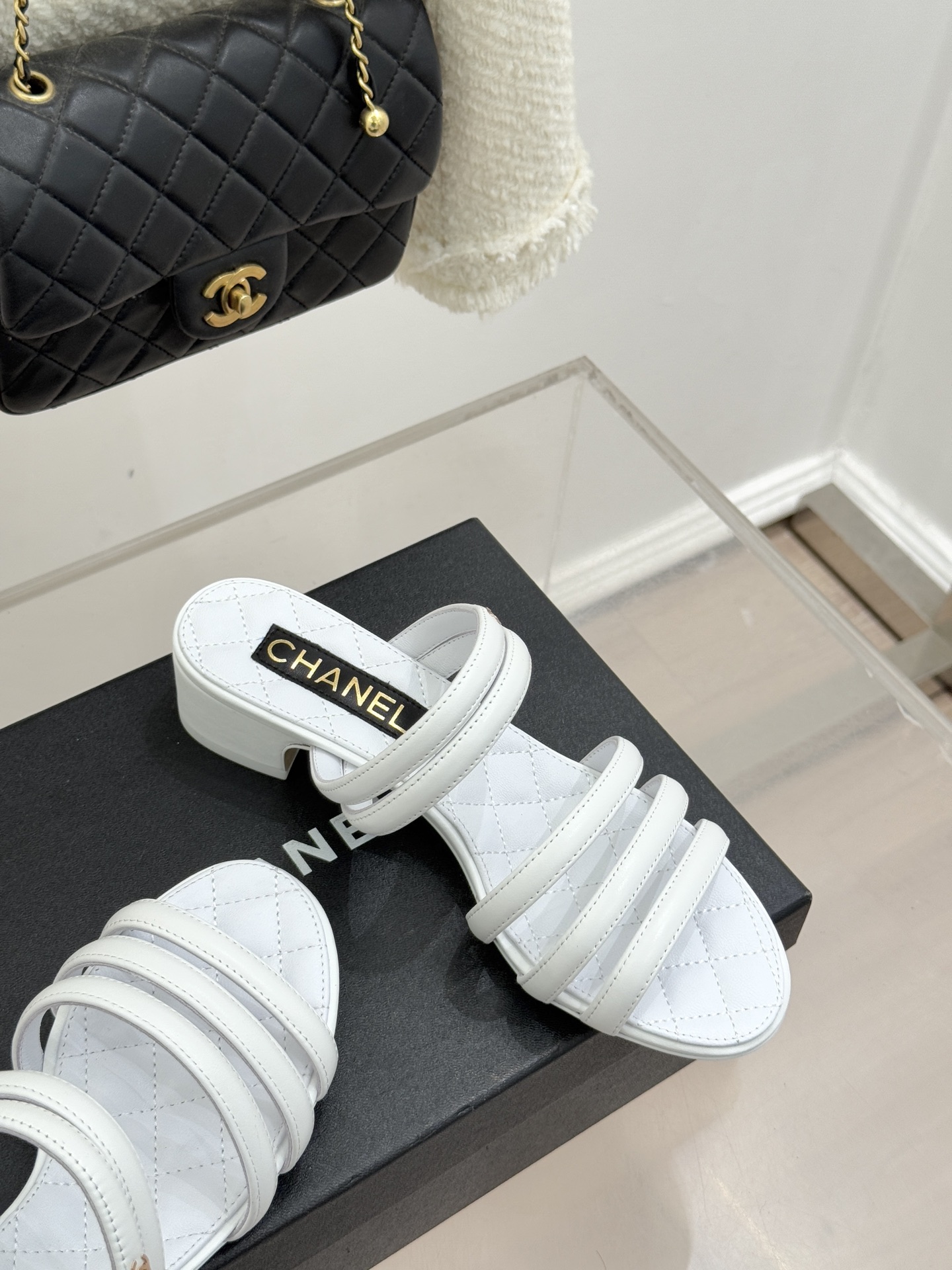 CHANE*｜小香26C早春新品双C细带拖鞋凝萃法式奢雅与早春松弛感以经典标识焕新慵懒格调三种跟高精准适