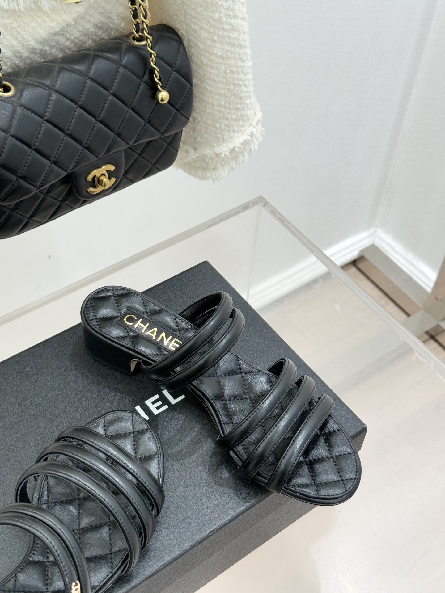 CHANE*｜小香26C早春新品双C细带拖鞋凝萃法式奢雅与早春松弛感以经典标识焕新慵懒格调三种跟高精准适