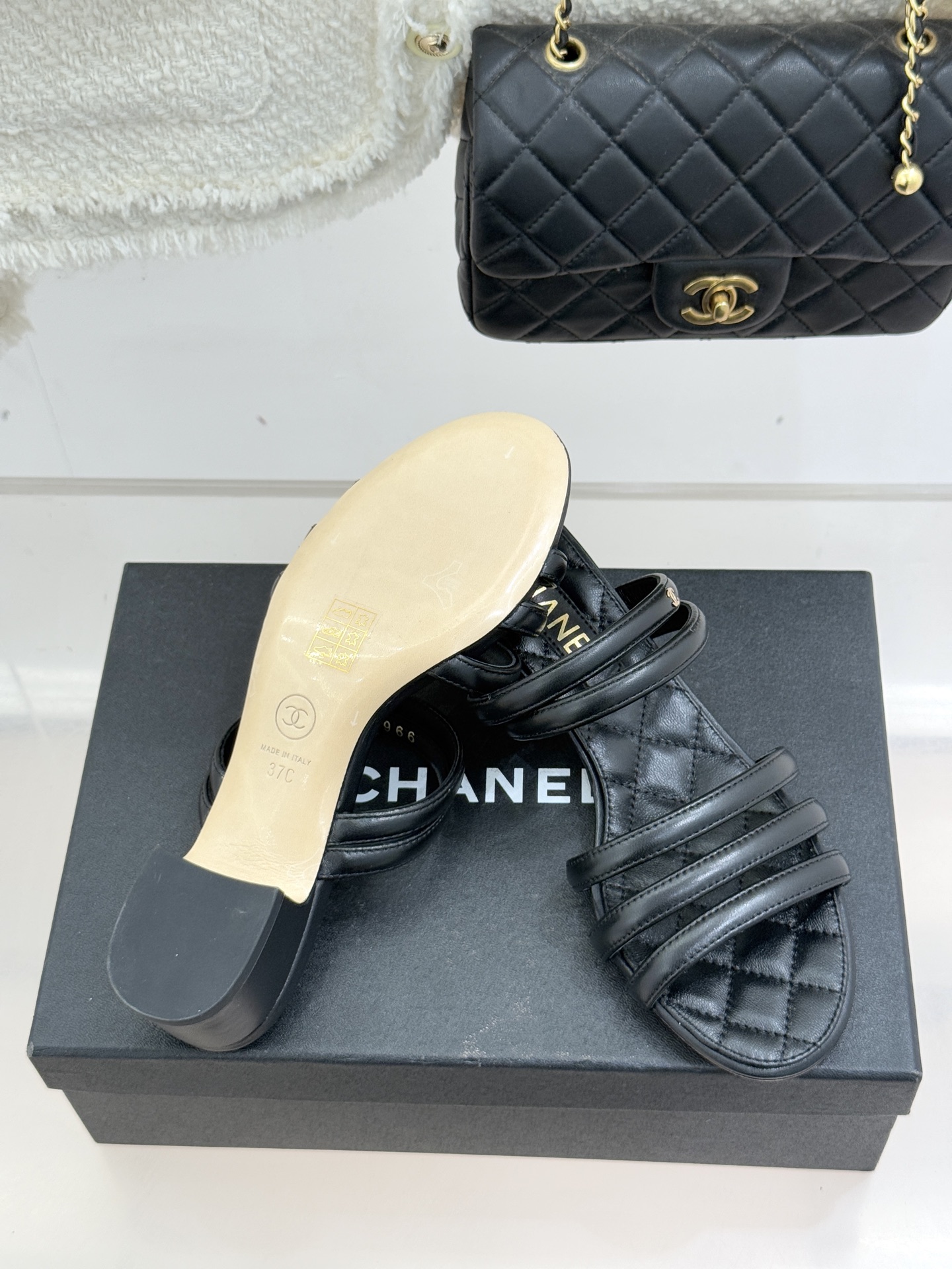 CHANE*｜小香26C早春新品双C细带拖鞋凝萃法式奢雅与早春松弛感以经典标识焕新慵懒格调三种跟高精准适