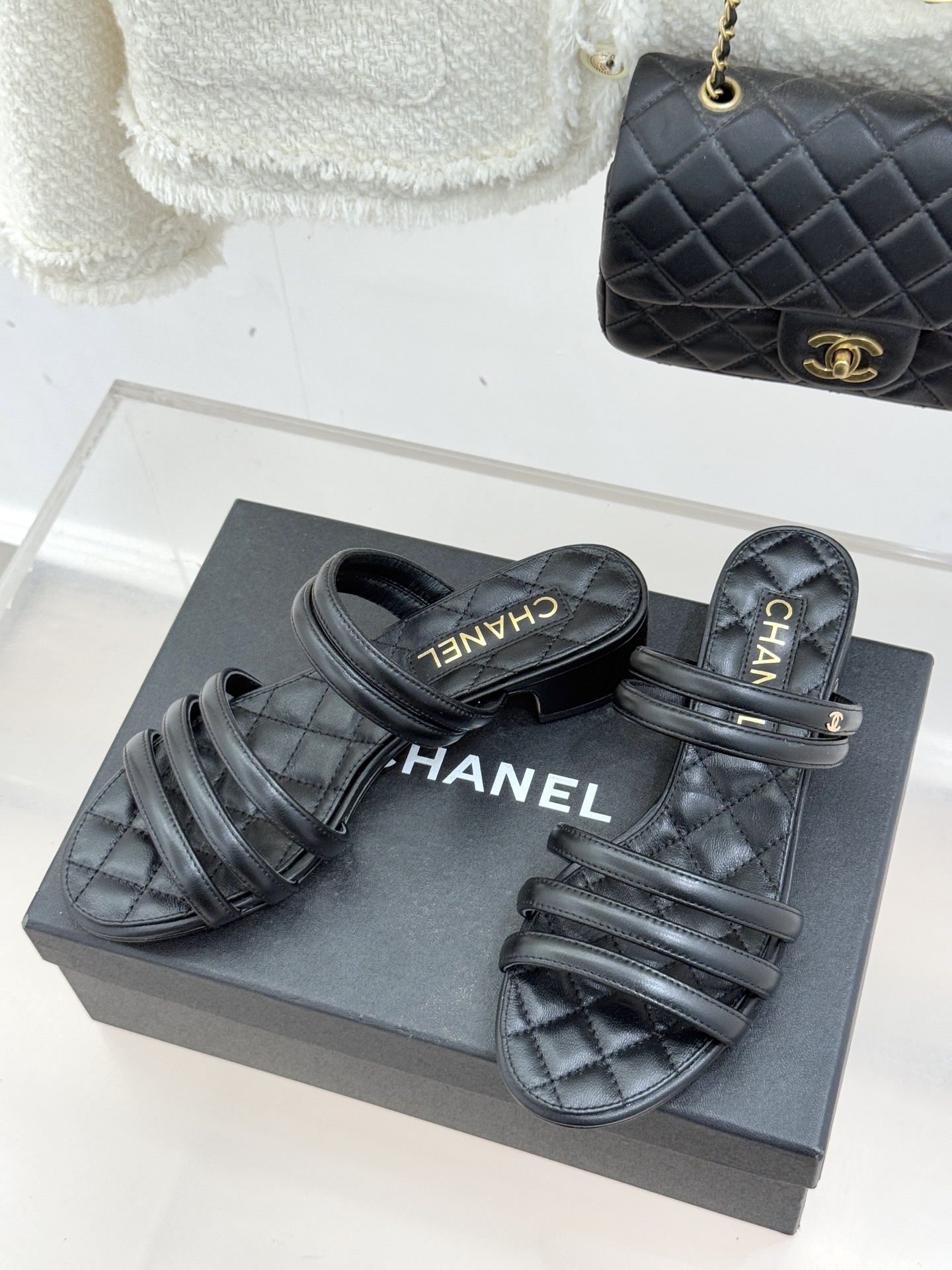 CHANE*｜小香26C早春新品双C细带拖鞋凝萃法式奢雅与早春松弛感以经典标识焕新慵懒格调三种跟高精准适