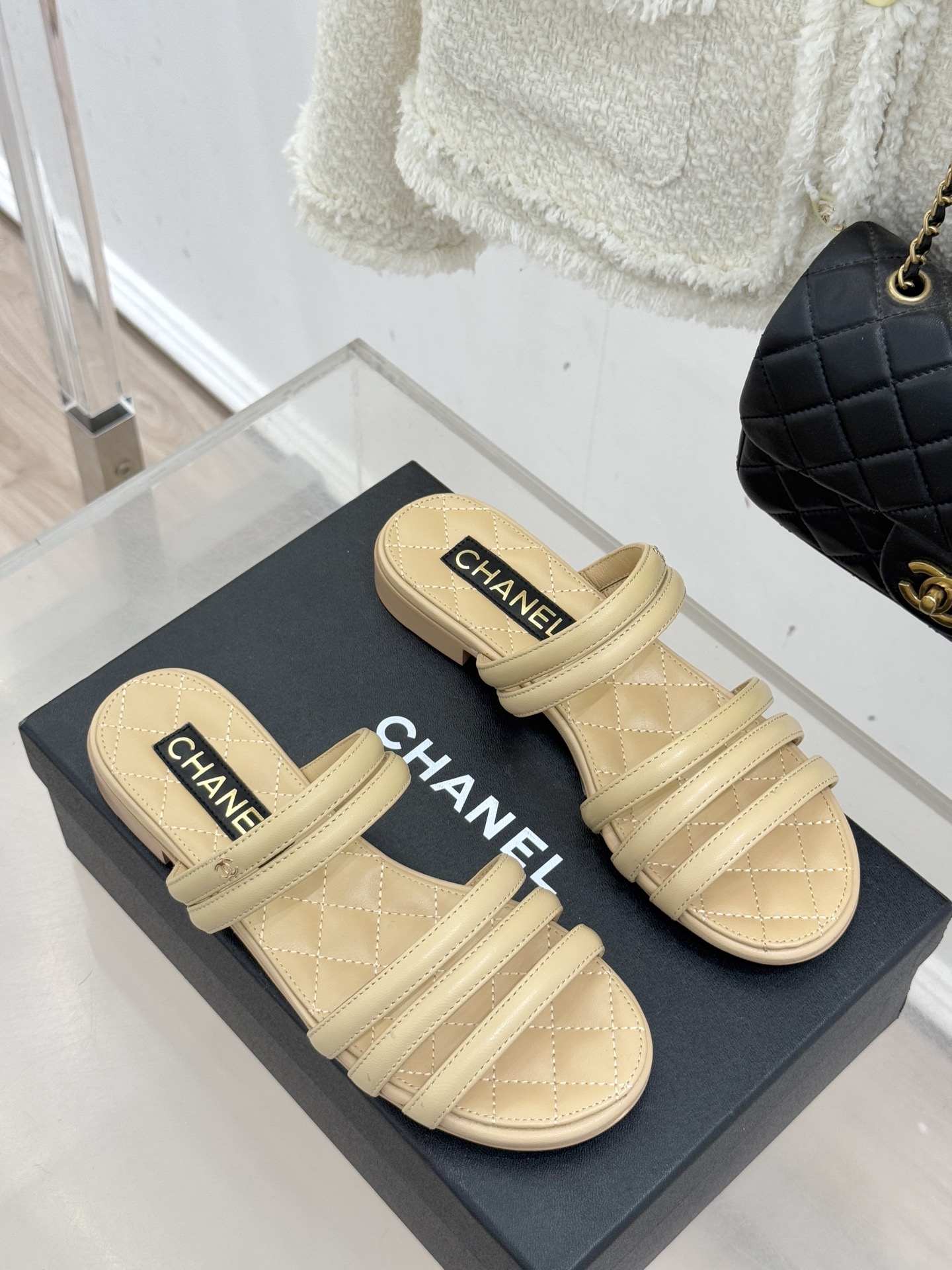 CHANE*｜小香26C早春新品双C细带拖鞋凝萃法式奢雅与早春松弛感以经典标识焕新慵懒格调三种跟高精准适