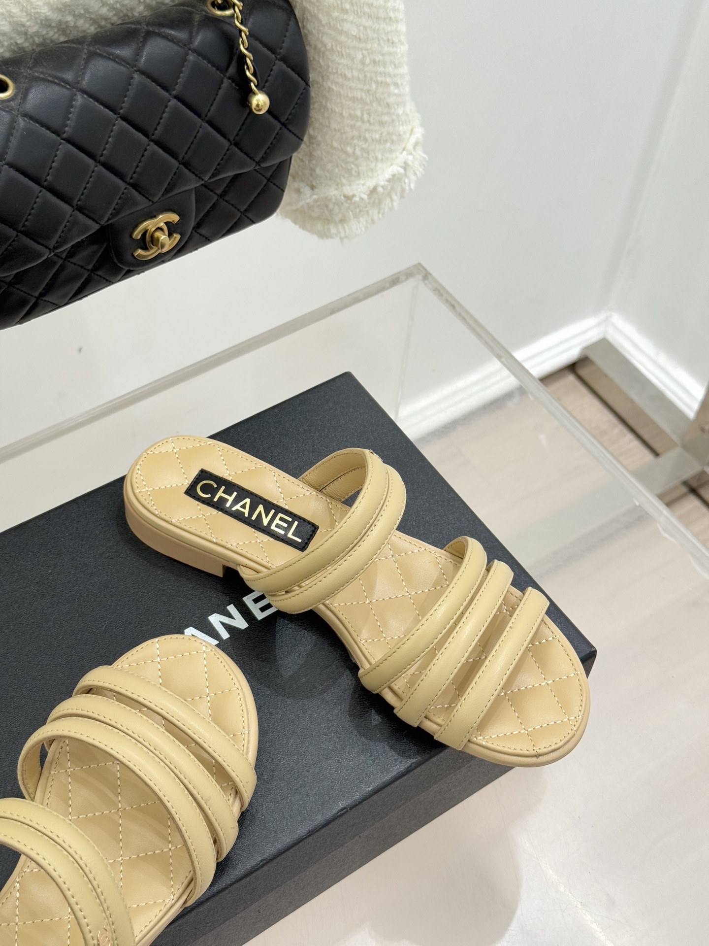 CHANE*｜小香26C早春新品双C细带拖鞋凝萃法式奢雅与早春松弛感以经典标识焕新慵懒格调三种跟高精准适