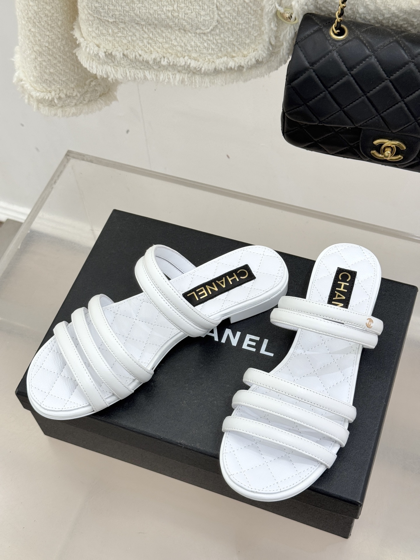 CHANE*｜小香26C早春新品双C细带拖鞋凝萃法式奢雅与早春松弛感以经典标识焕新慵懒格调三种跟高精准适