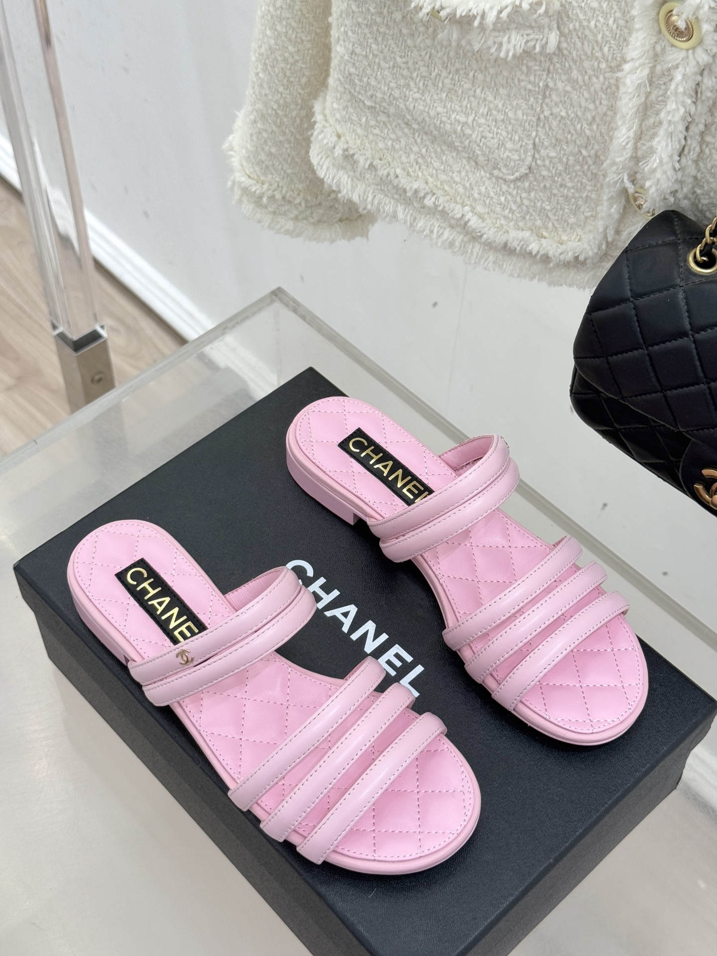 CHANE*｜小香26C早春新品双C细带拖鞋凝萃法式奢雅与早春松弛感以经典标识焕新慵懒格调三种跟高精准适