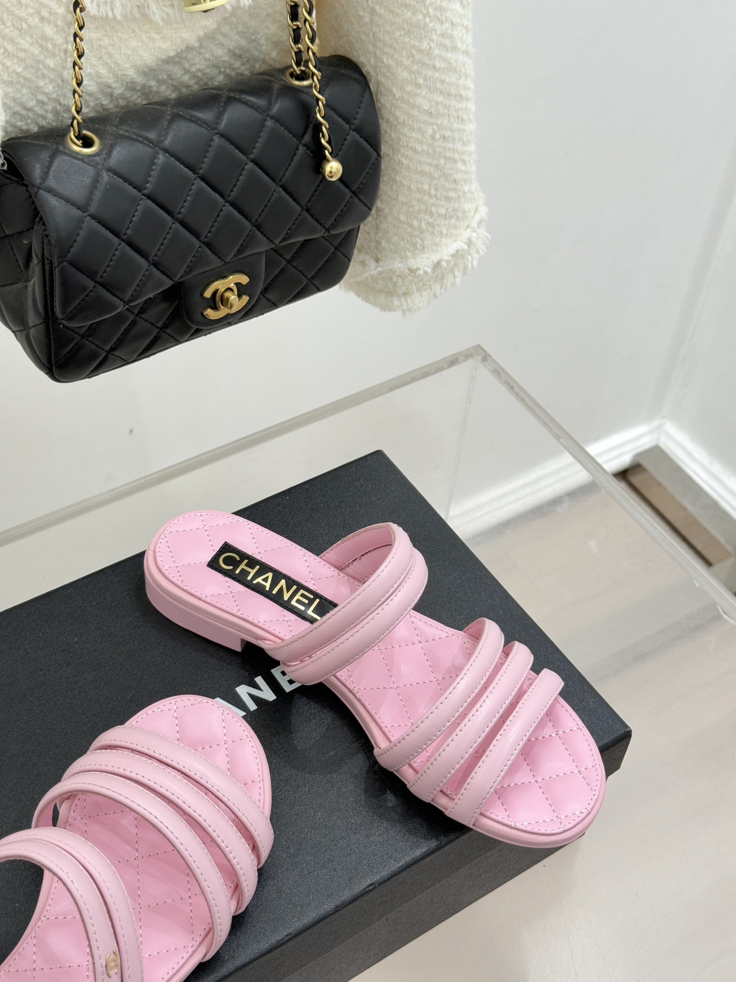 CHANE*｜小香26C早春新品双C细带拖鞋凝萃法式奢雅与早春松弛感以经典标识焕新慵懒格调三种跟高精准适