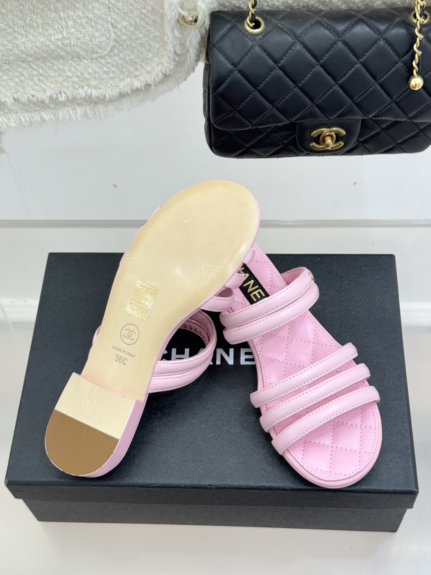 CHANE*｜小香26C早春新品双C细带拖鞋凝萃法式奢雅与早春松弛感以经典标识焕新慵懒格调三种跟高精准适