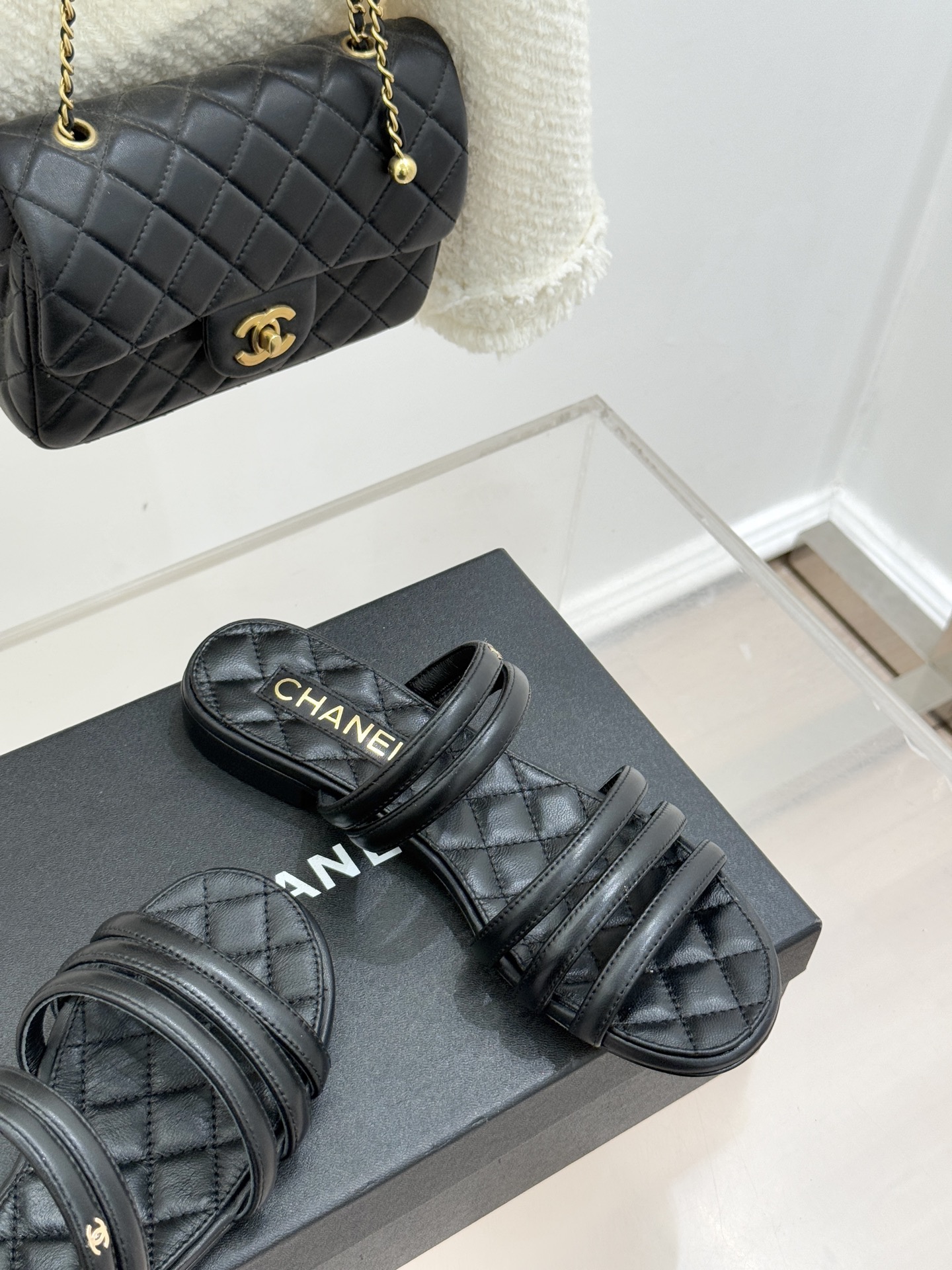 CHANE*｜小香26C早春新品双C细带拖鞋凝萃法式奢雅与早春松弛感以经典标识焕新慵懒格调三种跟高精准适