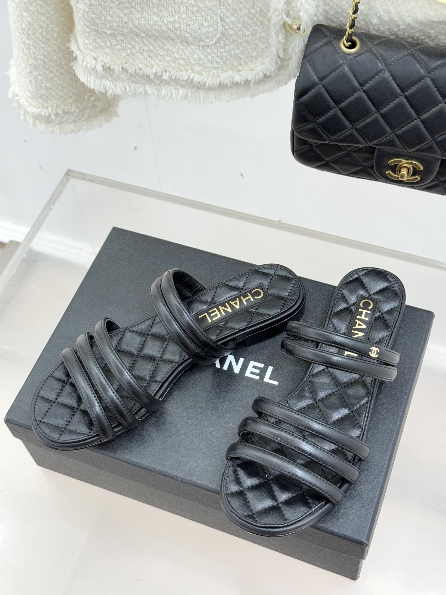 CHANE*｜小香26C早春新品双C细带拖鞋凝萃法式奢雅与早春松弛感以经典标识焕新慵懒格调三种跟高精准适