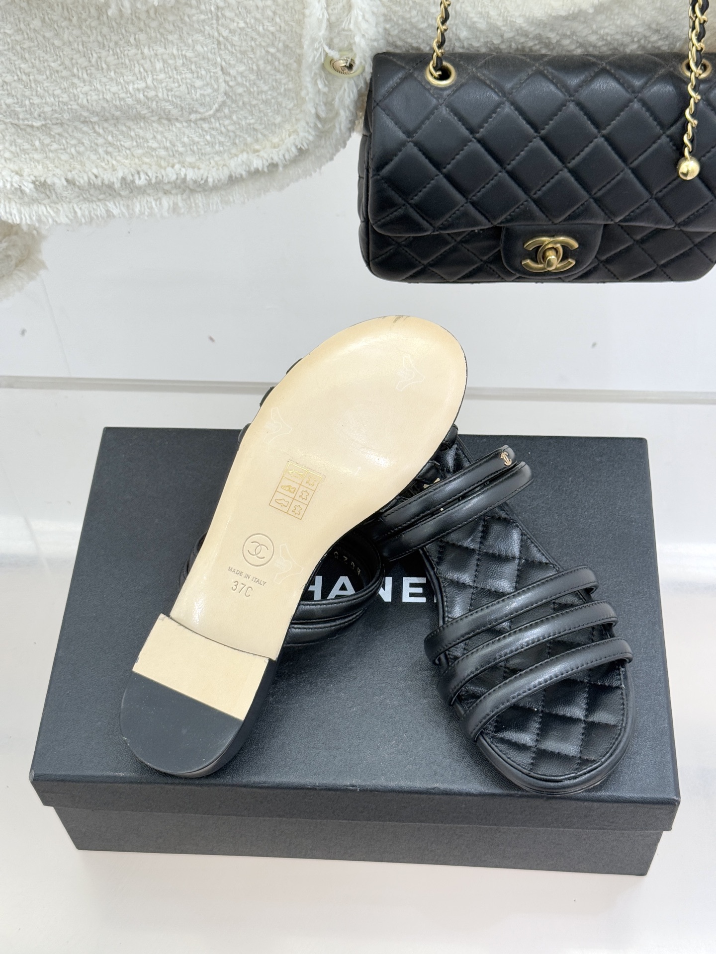 CHANE*｜小香26C早春新品双C细带拖鞋凝萃法式奢雅与早春松弛感以经典标识焕新慵懒格调三种跟高精准适