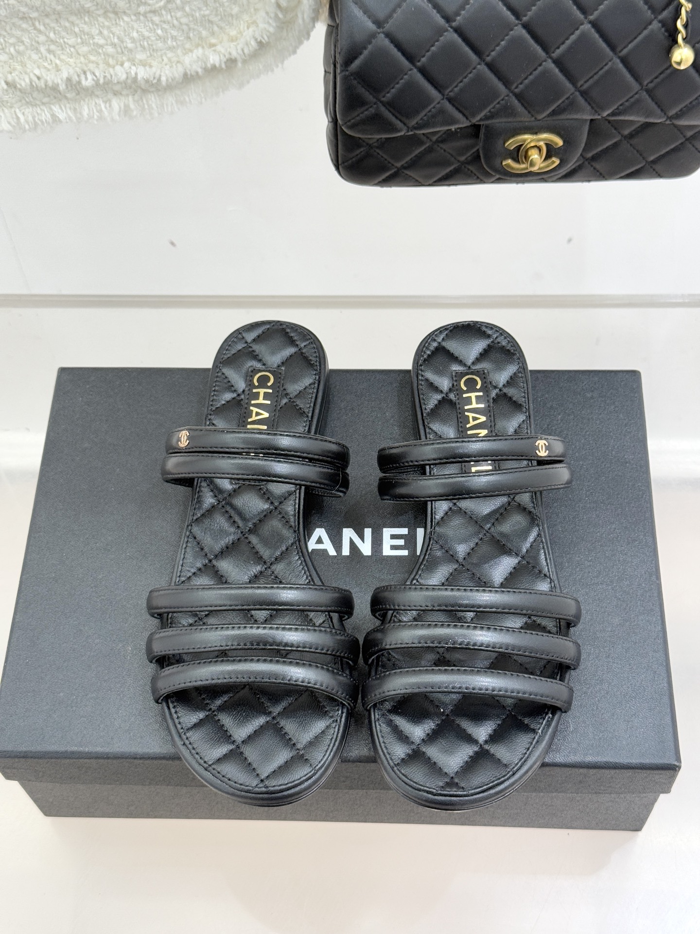 CHANE*｜小香26C早春新品双C细带拖鞋凝萃法式奢雅与早春松弛感以经典标识焕新慵懒格调三种跟高精准适