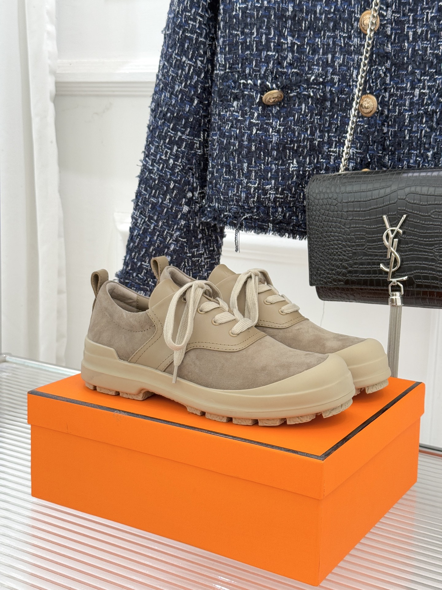 Hermès/爱马仕25WF新品低帮休闲鞋这双短靴是时尚与舒适的完美杰作系带设计巧妙又独特 不仅增添了随