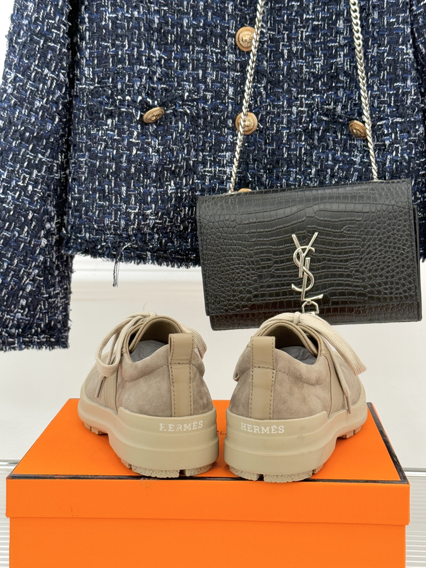 Hermès/爱马仕25WF新品低帮休闲鞋这双短靴是时尚与舒适的完美杰作系带设计巧妙又独特 不仅增添了随