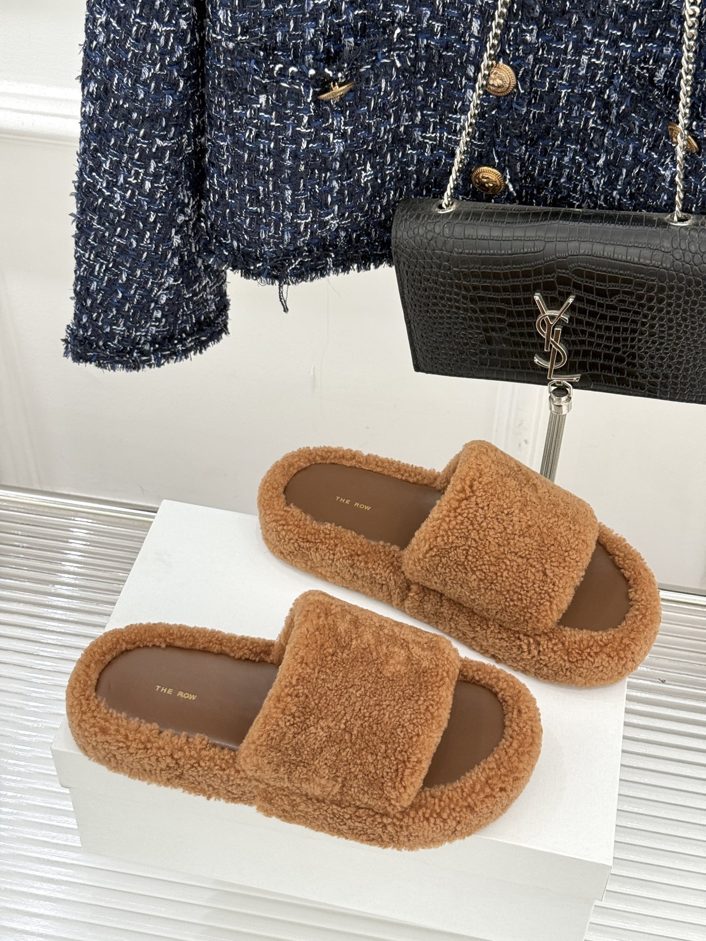 （毛里/皮里）The row经典秋冬厚底毛拖鞋💗这季节美鞋太多这款毛拖真的是让我无法自拔真太可爱了～ 毛
