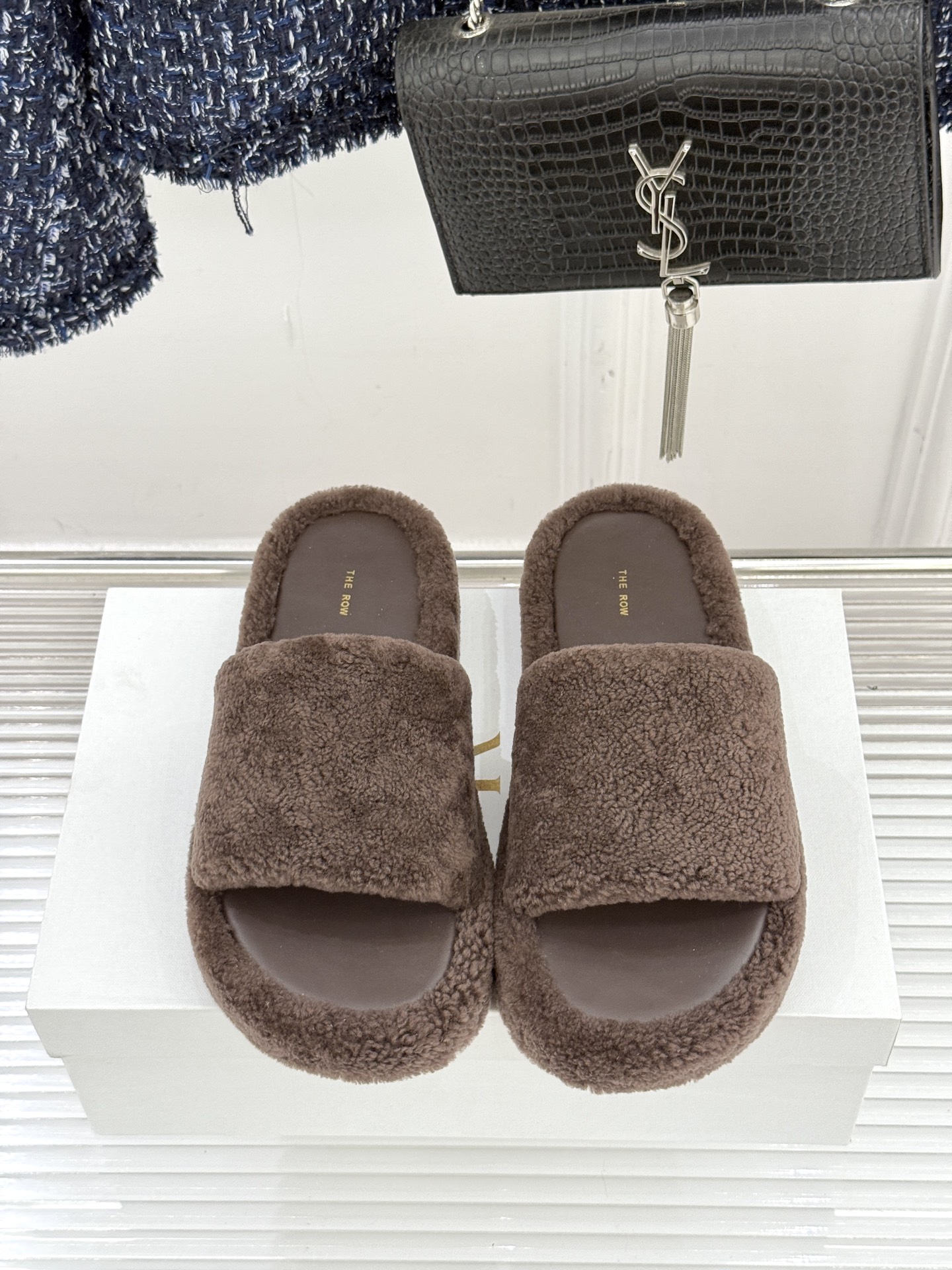 （毛里/皮里）The row经典秋冬厚底毛拖鞋💗这季节美鞋太多这款毛拖真的是让我无法自拔真太可爱了～ 毛