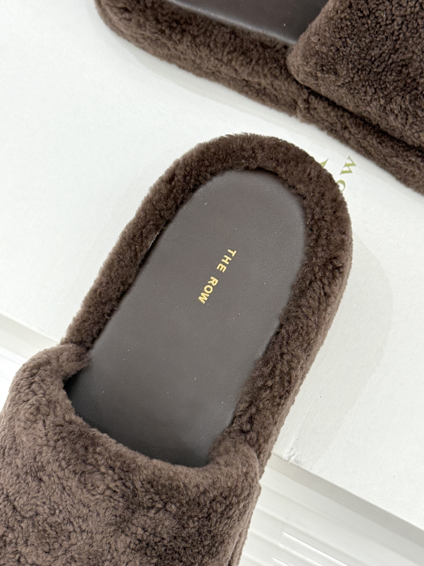 （毛里/皮里）The row经典秋冬厚底毛拖鞋💗这季节美鞋太多这款毛拖真的是让我无法自拔真太可爱了～ 毛