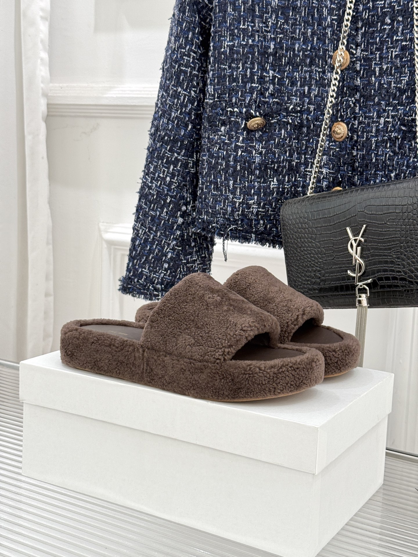 （毛里/皮里）The row经典秋冬厚底毛拖鞋💗这季节美鞋太多这款毛拖真的是让我无法自拔真太可爱了～ 毛