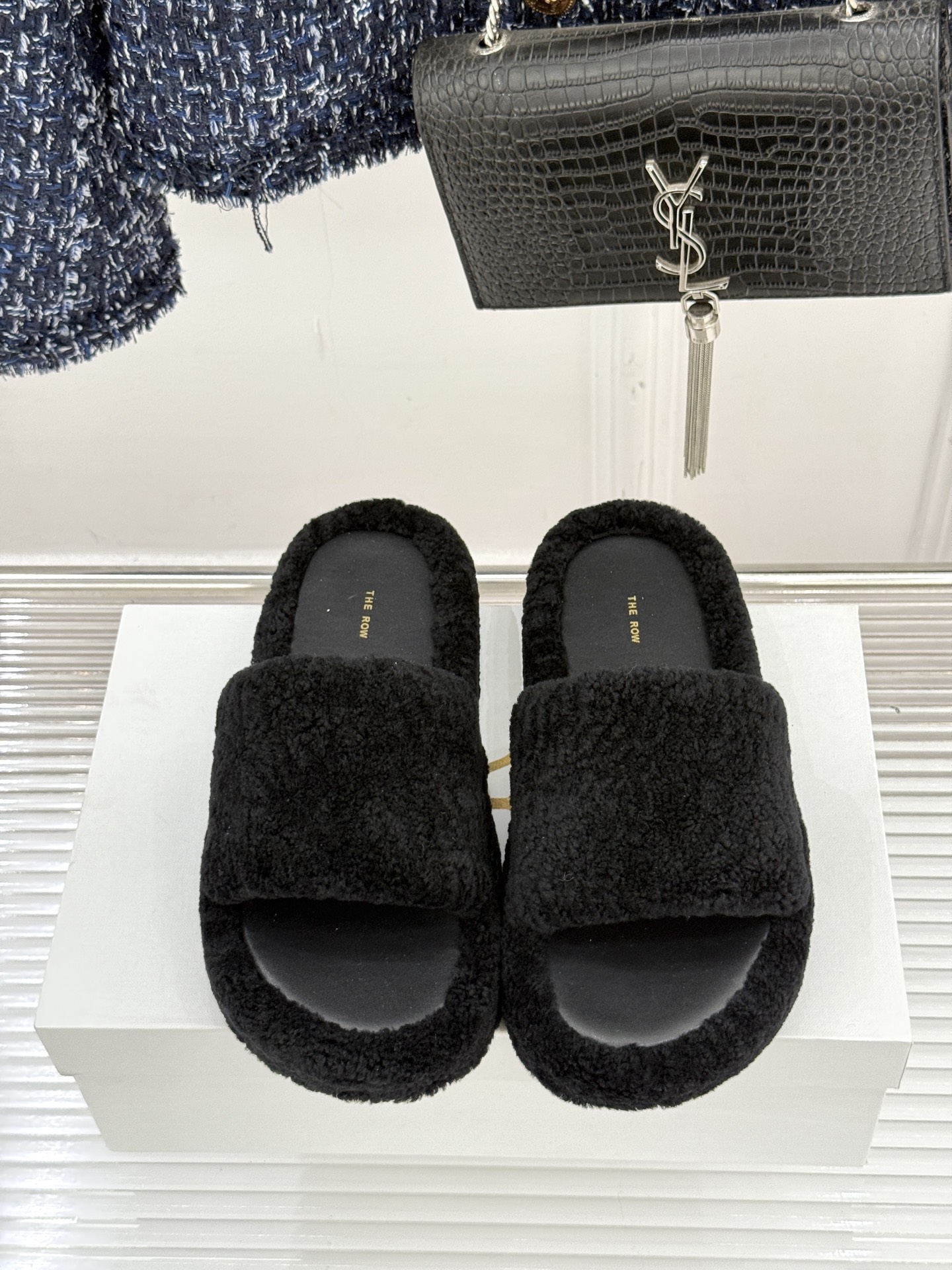 （毛里/皮里）The row经典秋冬厚底毛拖鞋💗这季节美鞋太多这款毛拖真的是让我无法自拔真太可爱了～ 毛