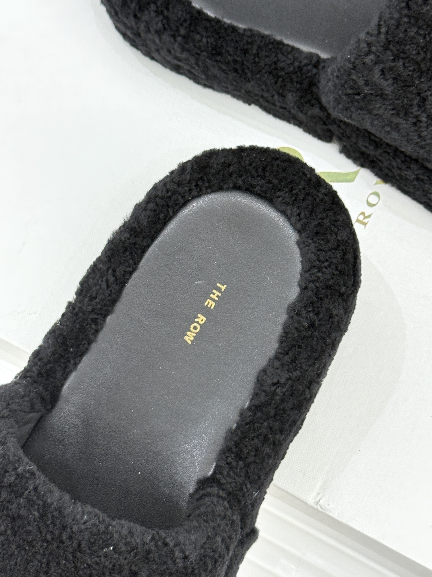 （毛里/皮里）The row经典秋冬厚底毛拖鞋💗这季节美鞋太多这款毛拖真的是让我无法自拔真太可爱了～ 毛