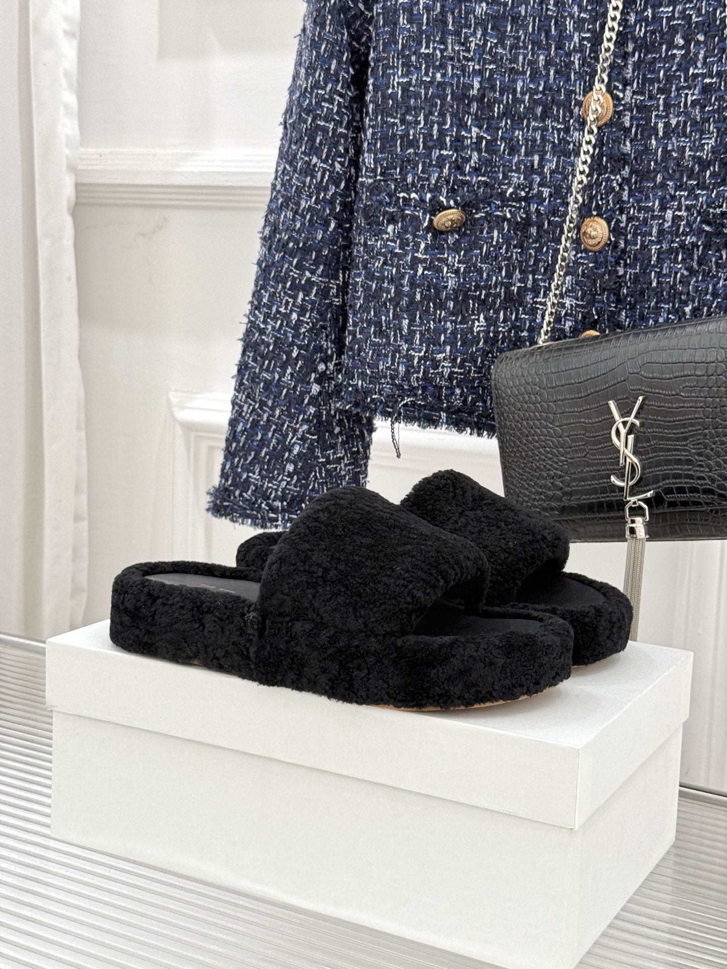 （毛里/皮里）The row经典秋冬厚底毛拖鞋💗这季节美鞋太多这款毛拖真的是让我无法自拔真太可爱了～ 毛