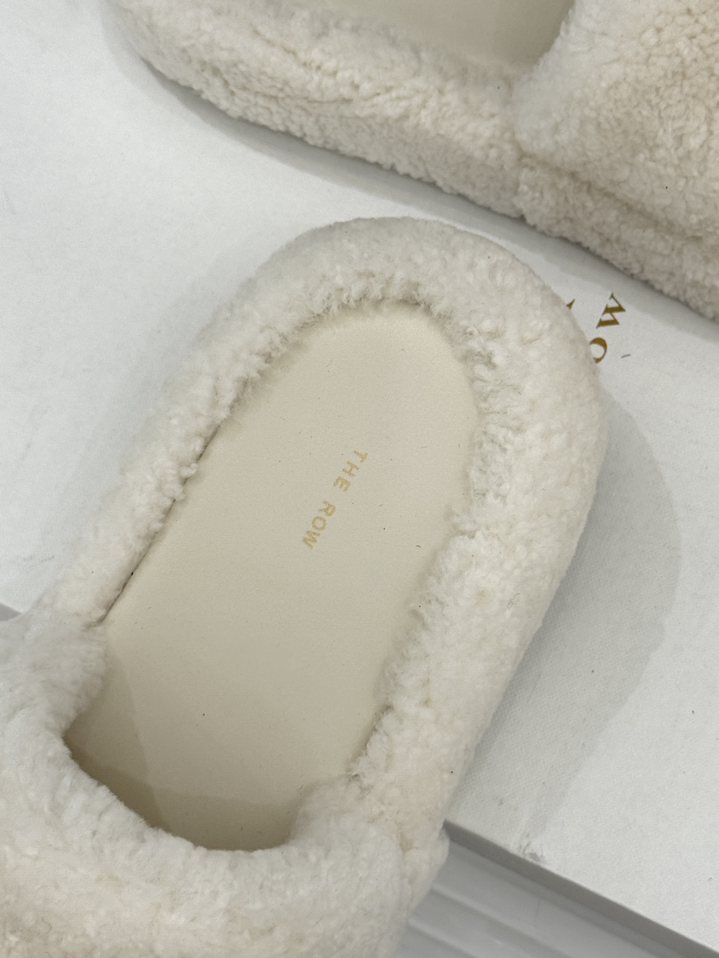 （毛里/皮里）The row经典秋冬厚底毛拖鞋💗这季节美鞋太多这款毛拖真的是让我无法自拔真太可爱了～ 毛