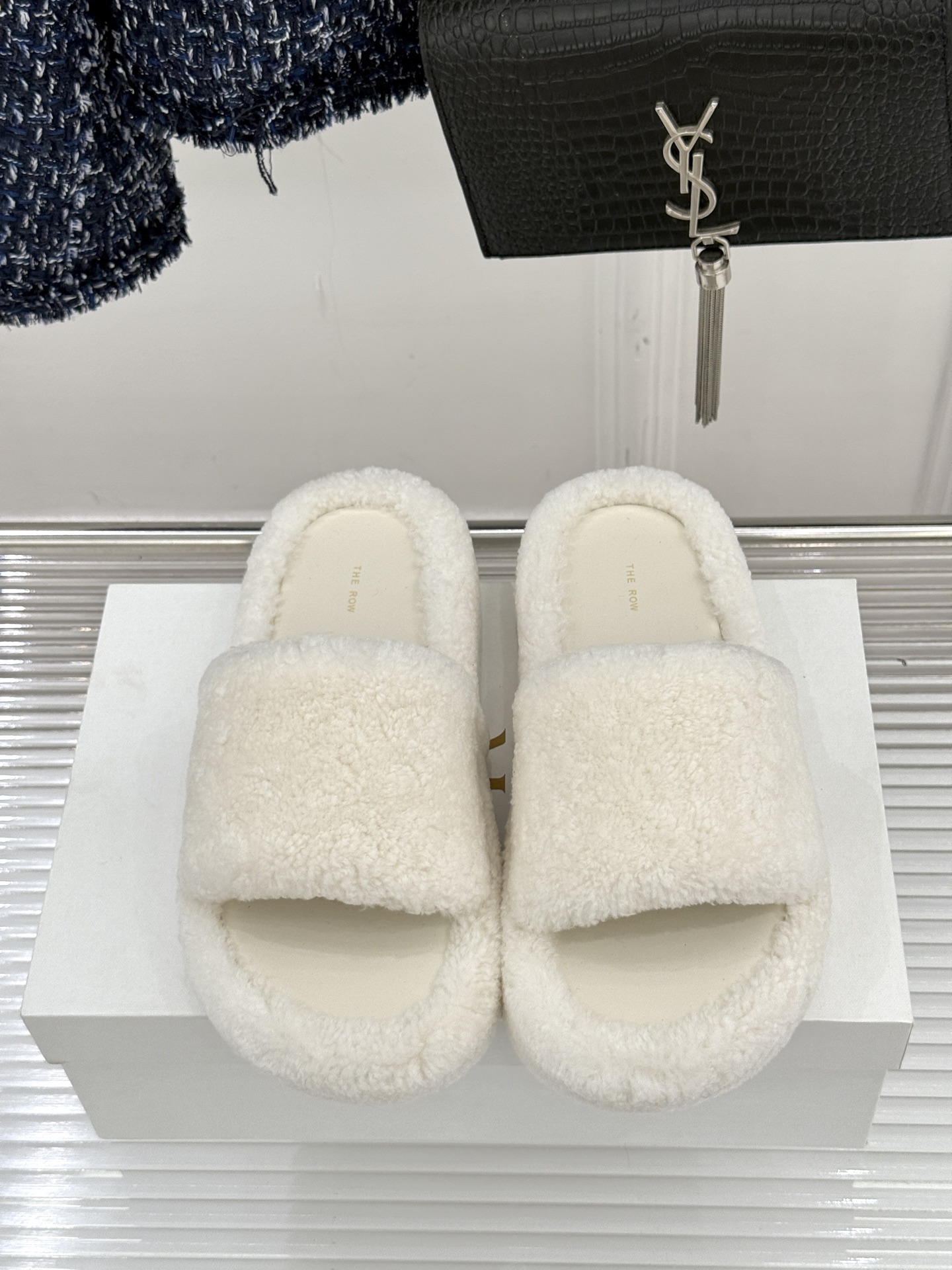 （毛里/皮里）The row经典秋冬厚底毛拖鞋💗这季节美鞋太多这款毛拖真的是让我无法自拔真太可爱了～ 毛