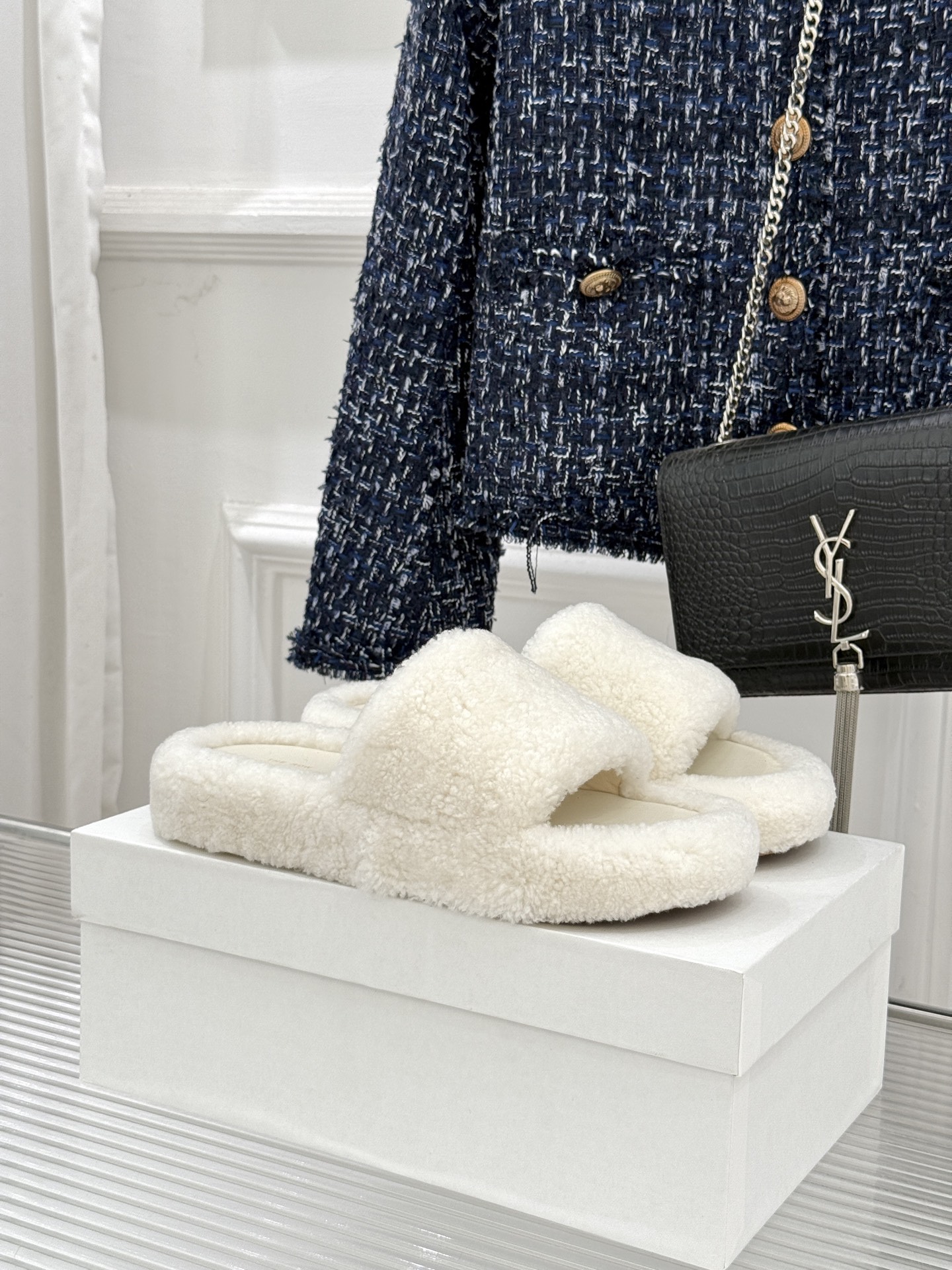 （毛里/皮里）The row经典秋冬厚底毛拖鞋💗这季节美鞋太多这款毛拖真的是让我无法自拔真太可爱了～ 毛